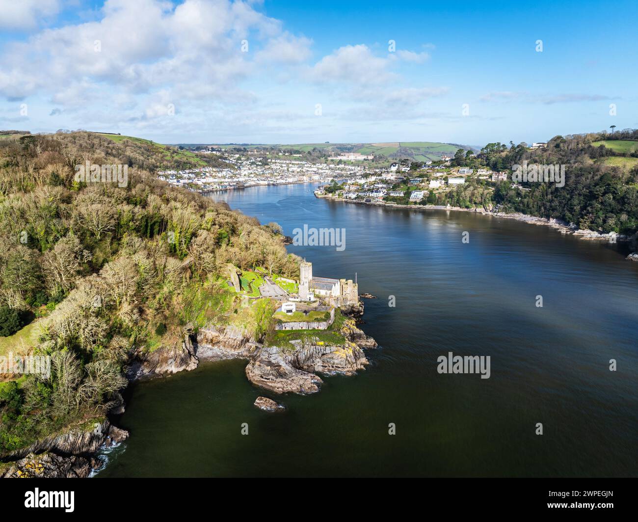 Dartmouth Castle über dem Fluss Dart von einer Drohne, Dartmouth, Kingswear, Devon, England Stockfoto