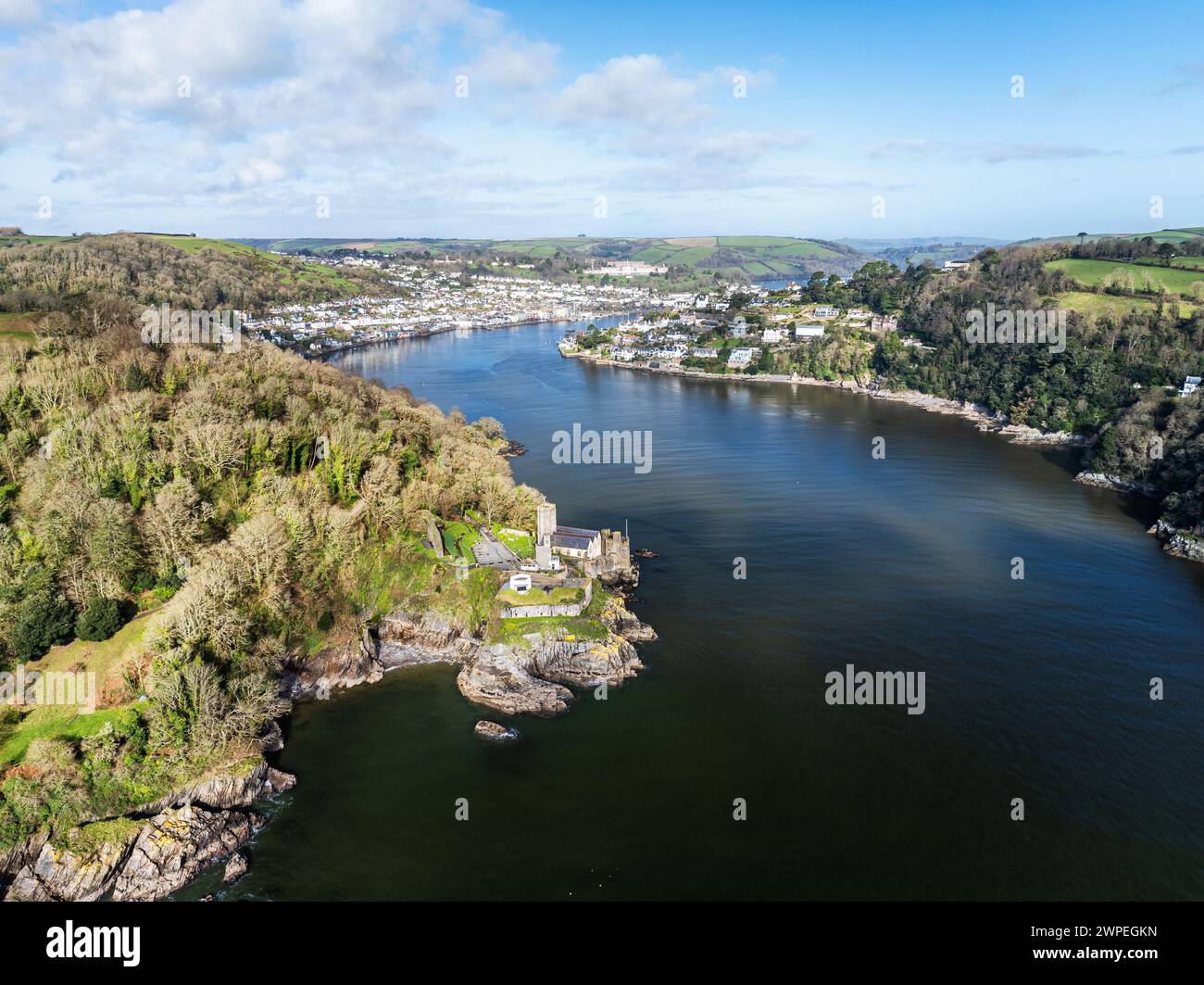 Dartmouth Castle über dem Fluss Dart von einer Drohne, Dartmouth, Kingswear, Devon, England Stockfoto