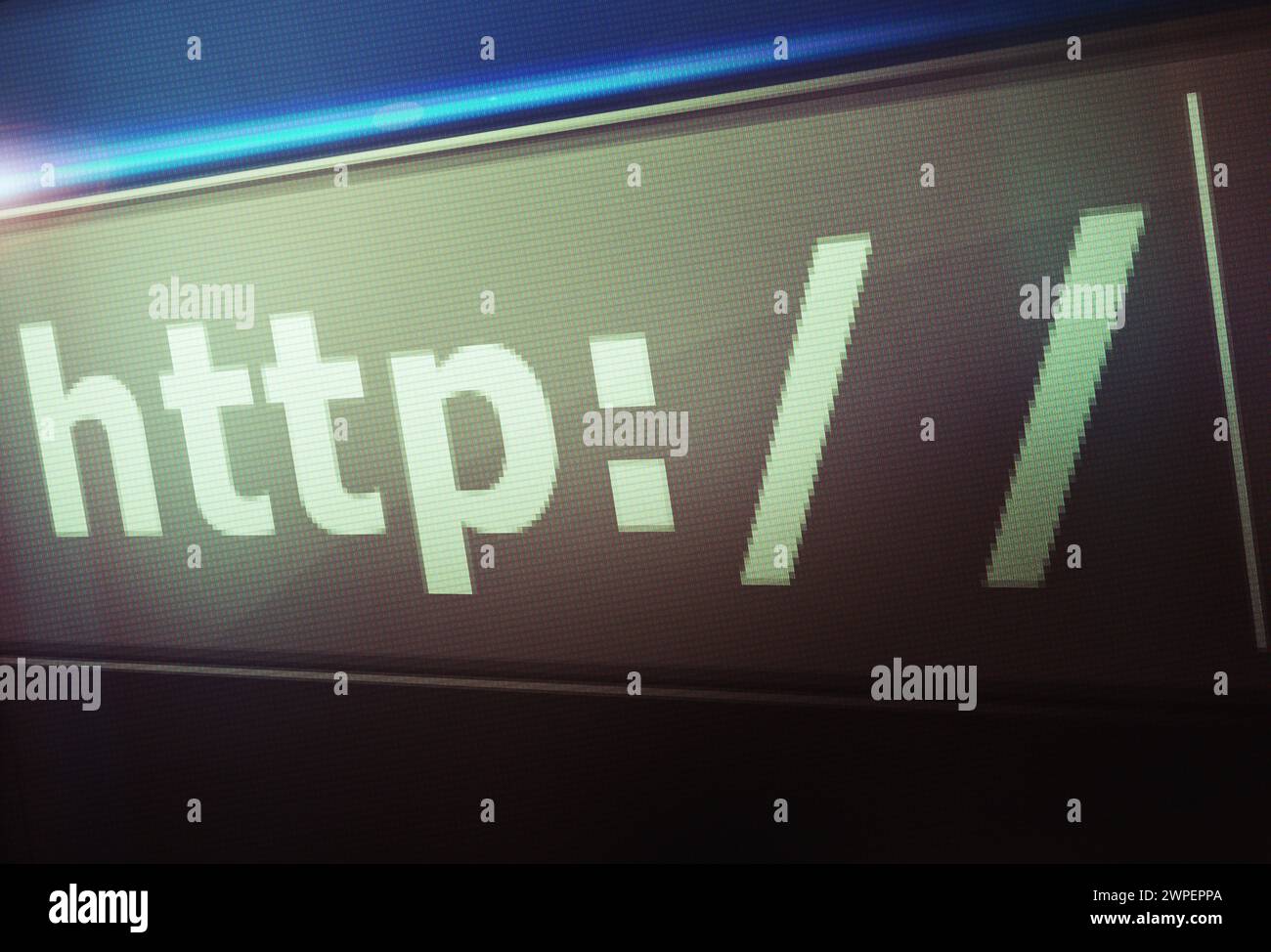 Browser, Website und url der Suchleiste auf dem Computerbildschirm für Informationen, weltweites Surfen oder Server. Homepage, HTML oder Webseitenadresse mit Nahaufnahme Stockfoto