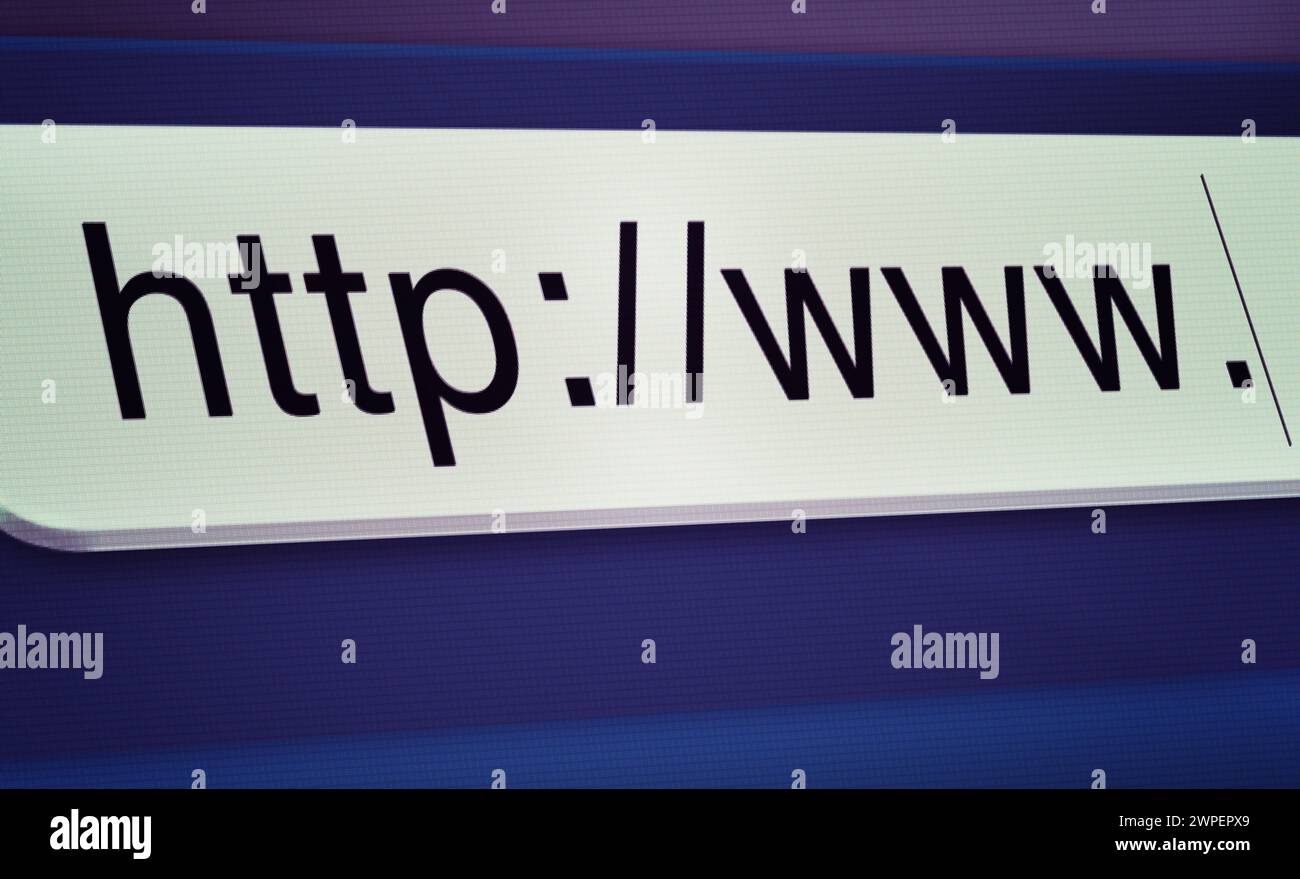 Browser, Website und url der Suchleiste auf dem Computerbildschirm für Informationen, weltweites Surfen oder Server. Homepage, HTML oder Webseitenadresse mit Nahaufnahme Stockfoto