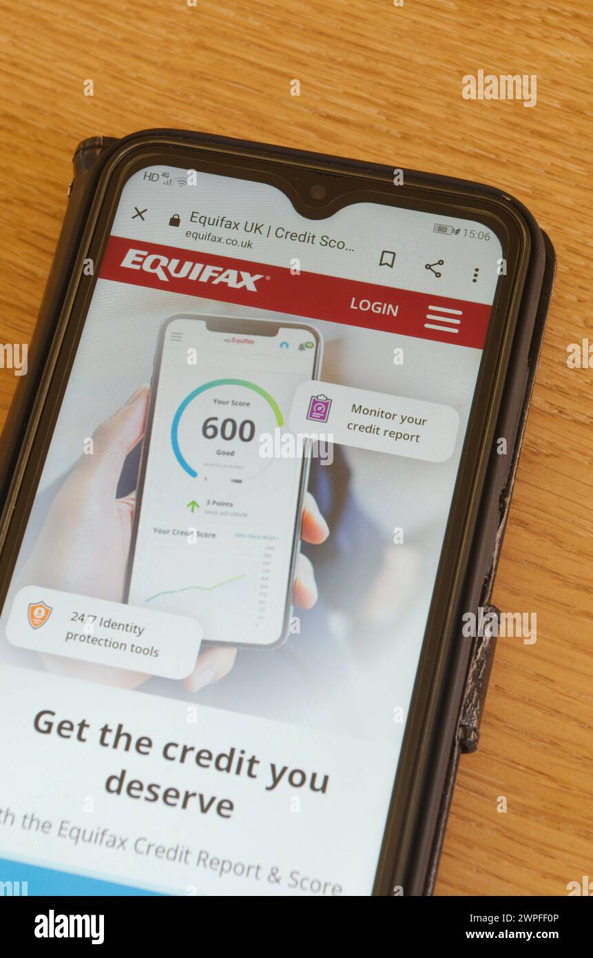 Website der Equifax Credit Rating Agency auf einem Smartphone Stockfoto