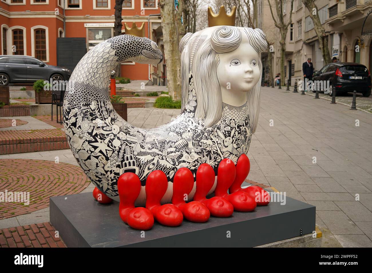 Einzigartig gemalte Sahmeran, Schlangengöttin, Statuen in Istanbul Stockfoto