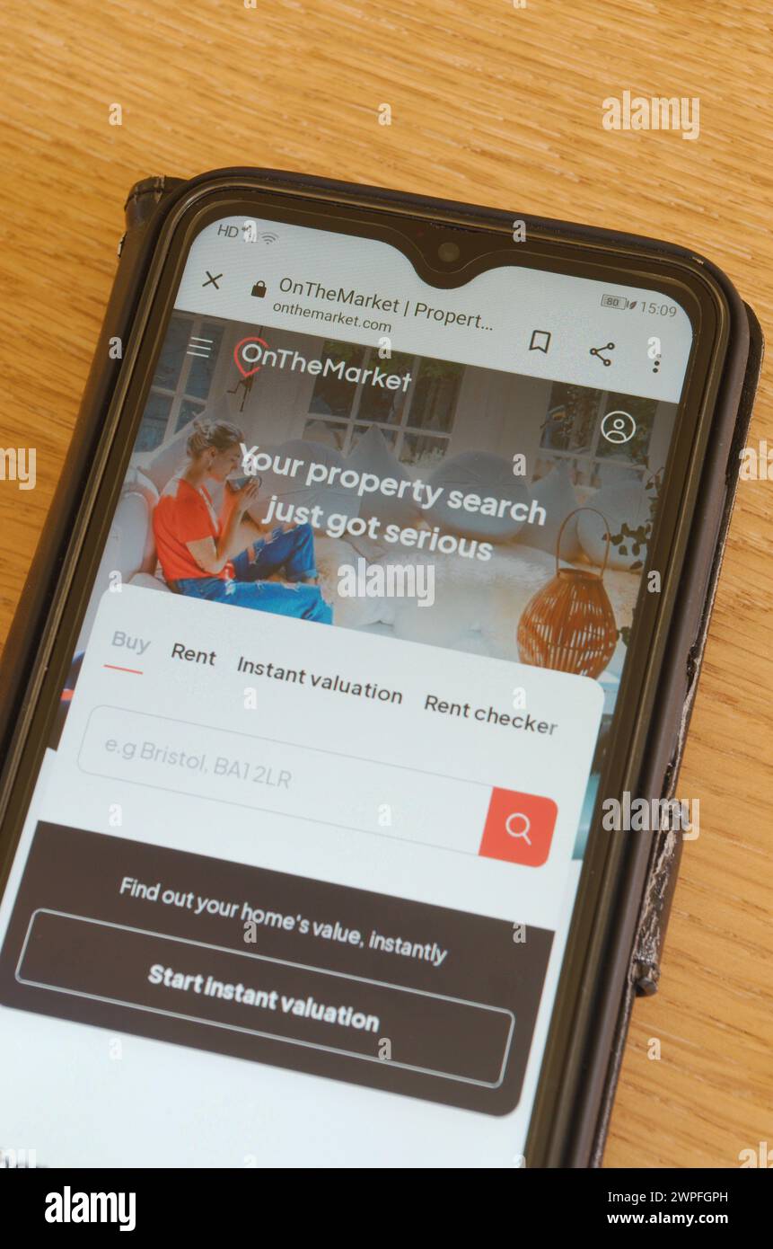 OnTheMarket.com Website auf einem Smartphone Stockfoto