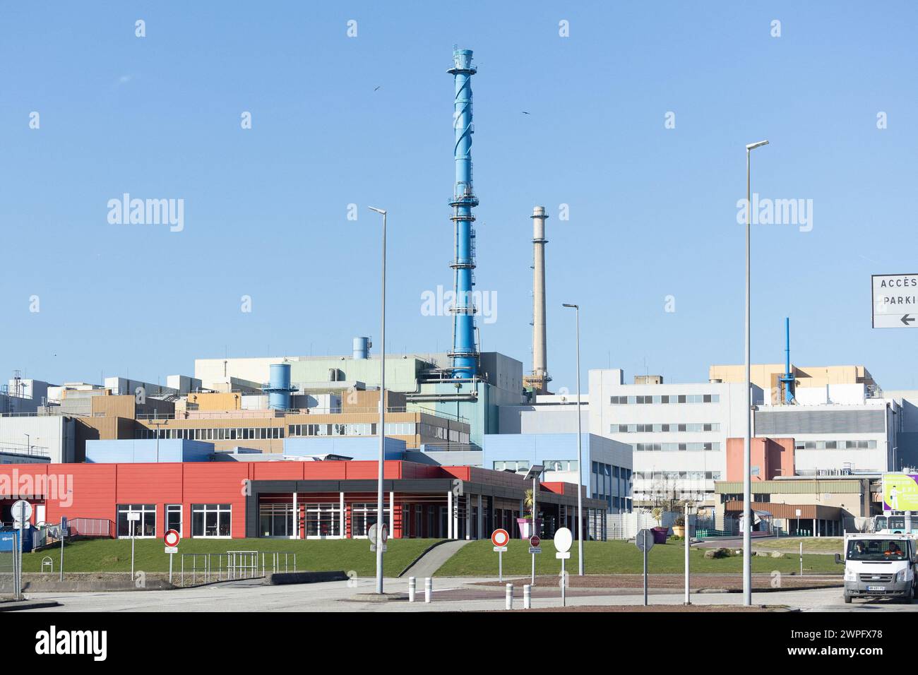 La Hague, Frankreich. März 2024. Allgemeine Ansicht bei einem Besuch von Orano la Hague, einer Wiederaufbereitungsanlage für Kernbrennstoffe, in La Hague, Nordwesten Frankreichs, am 7. März 2024. Foto: Raphael Lafargue/ABACAPRESS.COM Credit: Abaca Press/Alamy Live News Stockfoto