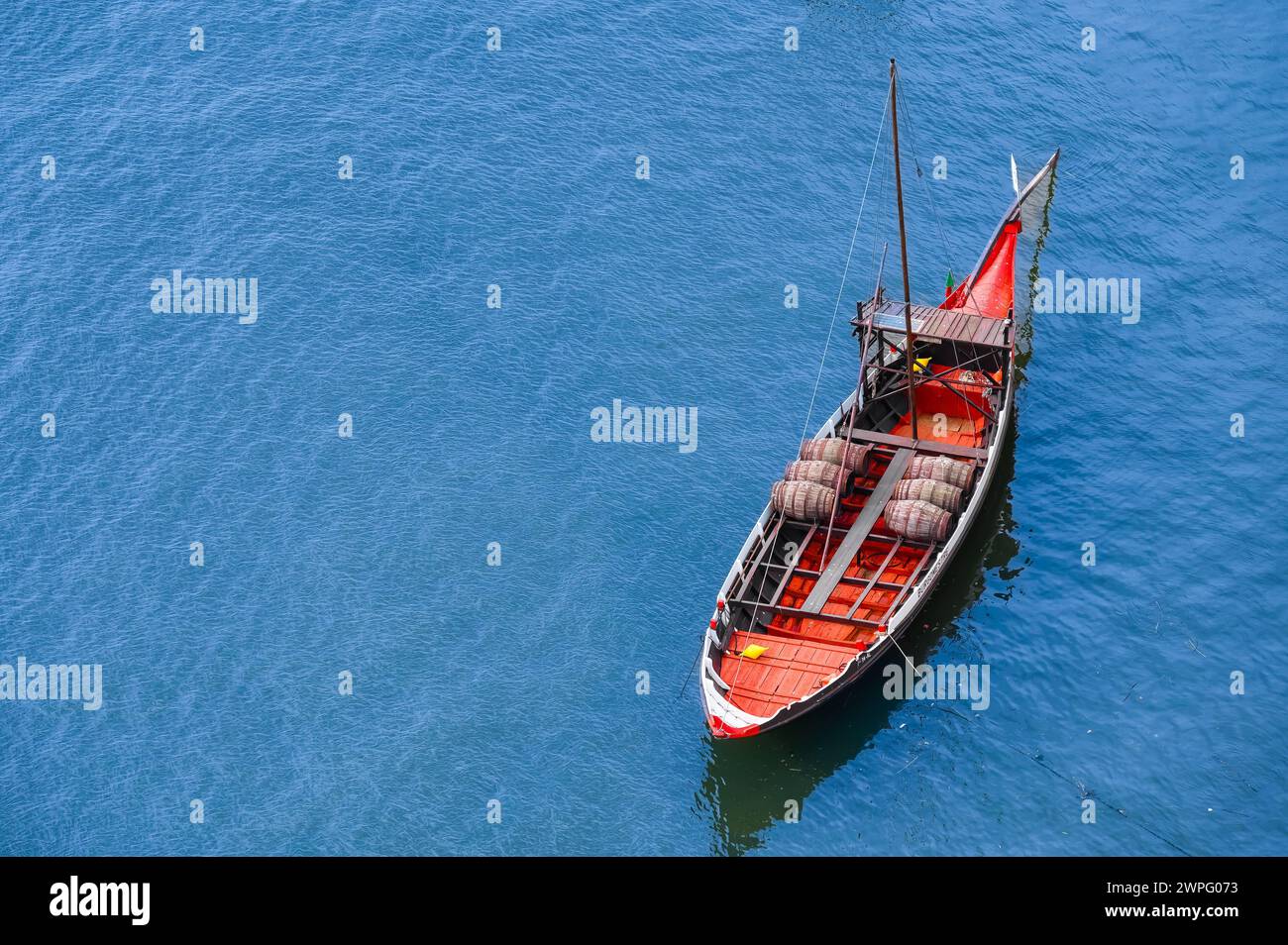 Wein- oder Segelboote im Fluss Douro, PORTO, PORTUGAL Stockfoto