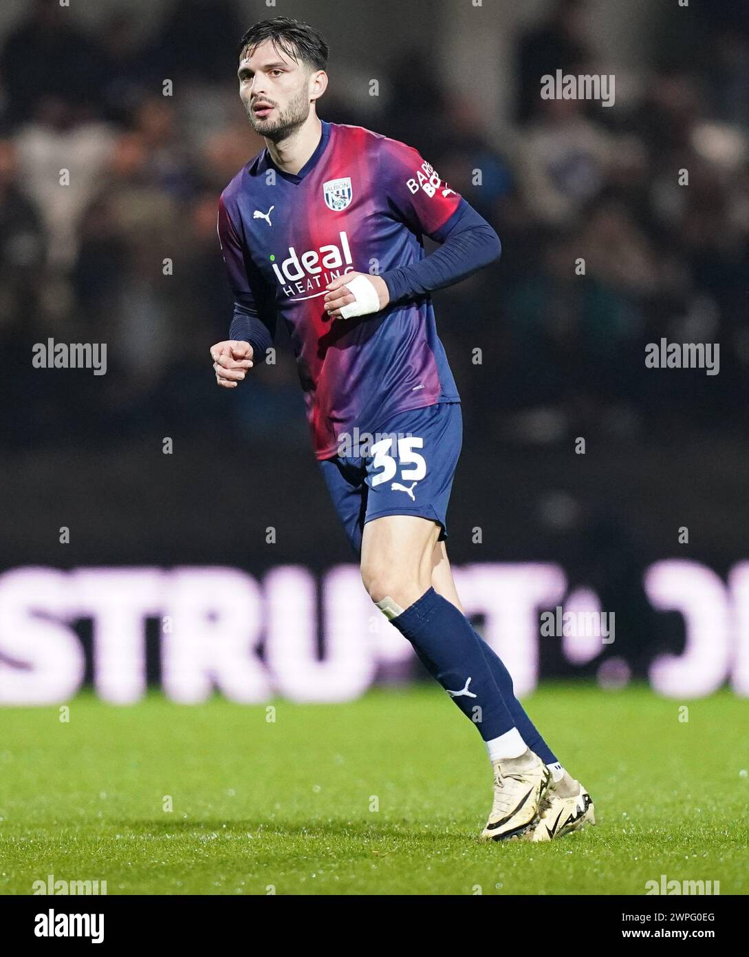 LONDON, ENGLAND - 6. MÄRZ: Okay Yokuşlu von West Bromwich Albion während des Sky Bet Championship-Spiels zwischen Queens Park Rangers und West Bromwich Albion in der Loftus Road am 6. März 2024 in London. (Foto: Dylan Hepworth/MB Media) Stockfoto