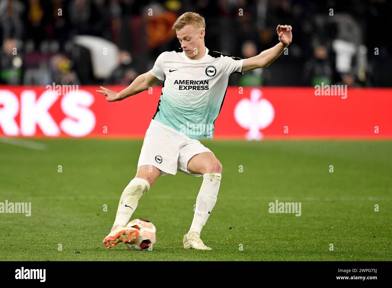 Rom, Italien. März 2024. Jan-Paul van Hecke vom FC Brighton in Aktion während des Europa League-Fußballspiels zwischen AS Roma und AS Roma gegen Brighton & Hove Albion FC, Europa League, Football im Olimpico-Stadion in Rom (Italien), 7. März 2024. Quelle: Insidefoto di andrea staccioli/Alamy Live News Stockfoto