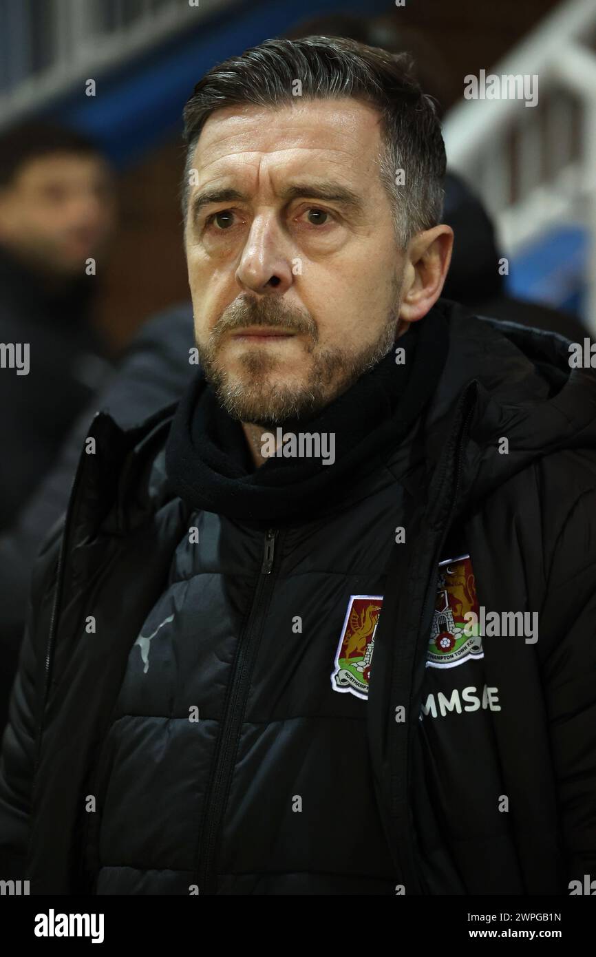 Peterborough, Großbritannien. März 2024. Jon Brady (Northampton Town Manager) beim Spiel Peterborough United gegen Northampton Town EFL League One im Weston Homes Stadium, Peterborough, Cambridgeshire, am 5. März 2024. Quelle: Paul Marriott/Alamy Live News Stockfoto