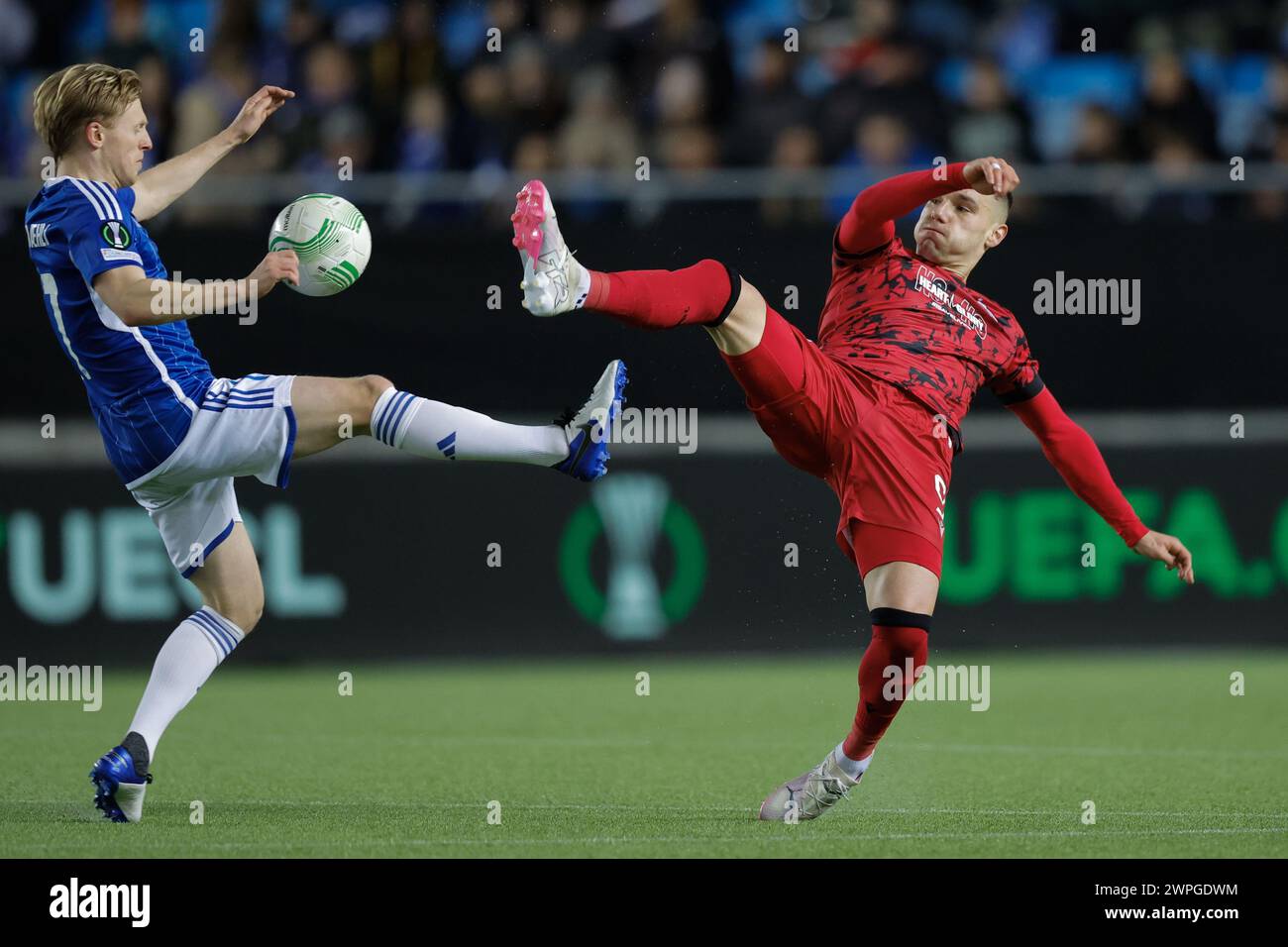 Molde, Norwegen. März 2024. Moldes Mats Moller D&#65533, hli und Ferran Jutgla kämpfen um den Ball während eines Fußballspiels zwischen dem norwegischen Team Molde FK und dem belgischen Team Club Brügge am Donnerstag, den 7. März 2024, in Molde, Norwegen, dem ersten Teil des Finals der UEFA Conference League 1/8. BELGA FOTO SVEIN OVE EKORNESVAG Credit: Belga Nachrichtenagentur/Alamy Live News Stockfoto