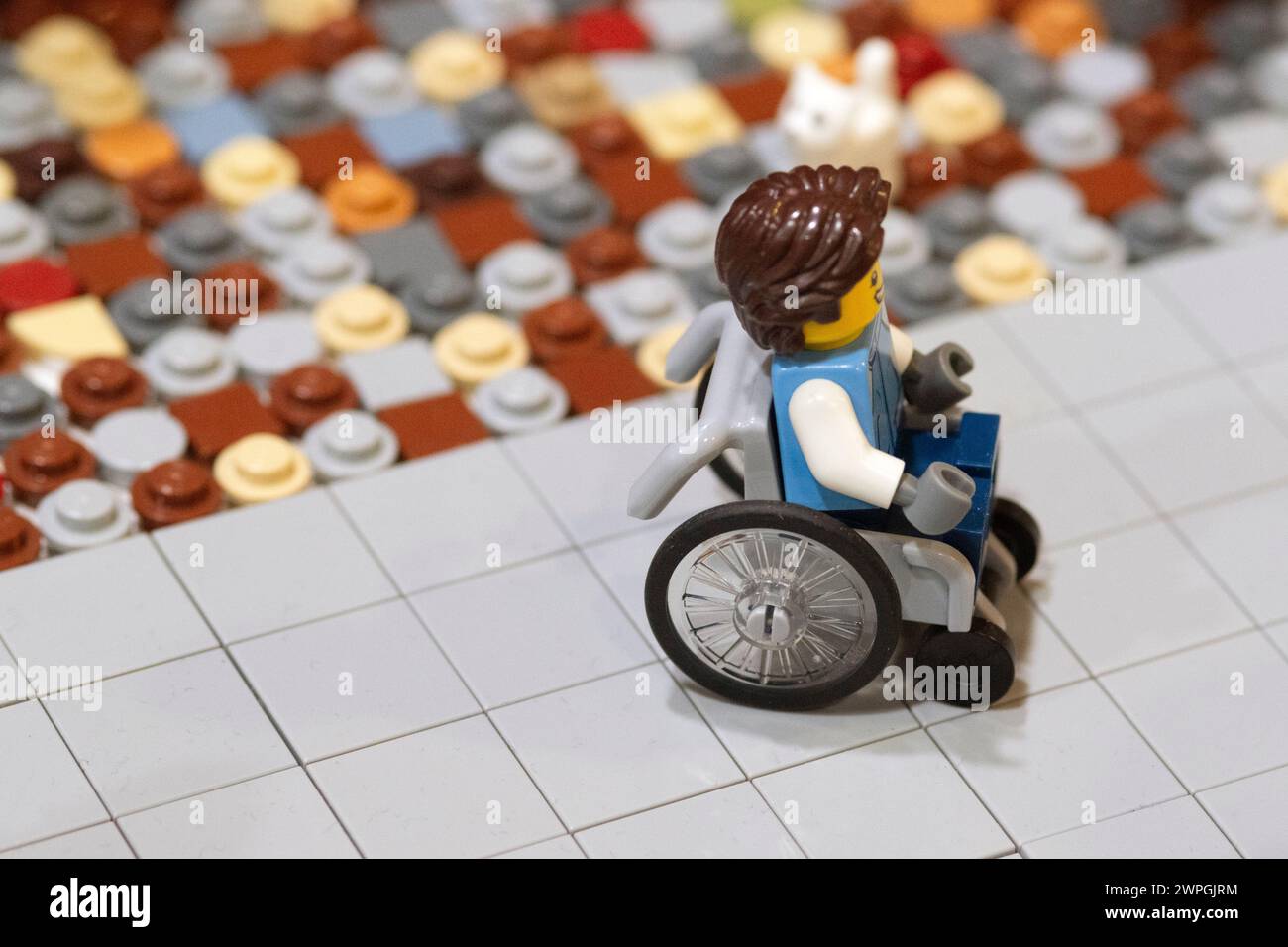 LEGO Figur im Rollstuhl Stockfoto