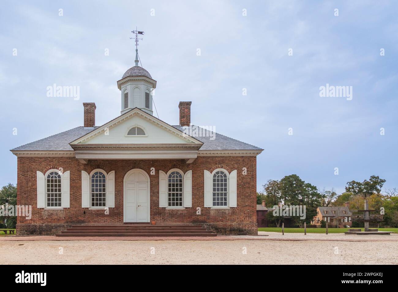 Stocks und Peitschenpfosten im Courthouse im Colonial Williamsburg Historic District in Virginia. Stockfoto