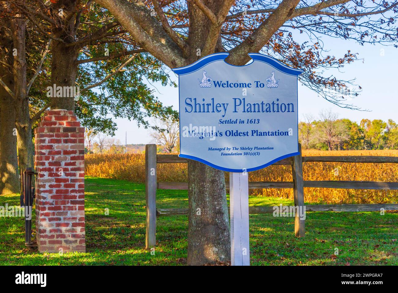 Die historische Shirley Plantation, gegründet 1613, ist die älteste Plantage in Virginia und wird seit ihrer Gründung kontinuierlich bewirtschaftet. Stockfoto