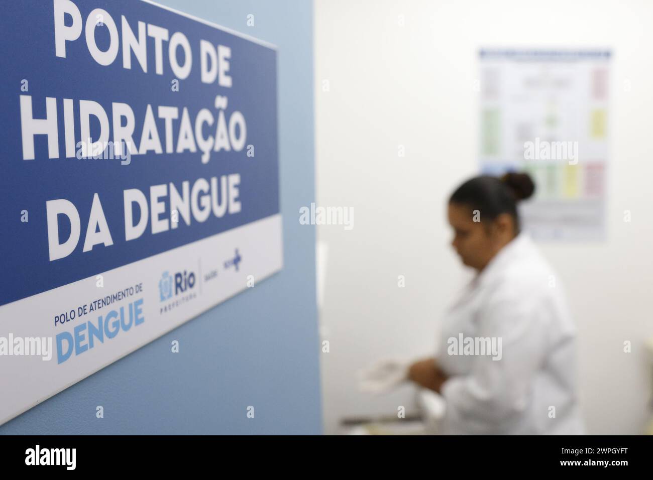 Patienten mit Dengue-Fieber und Symptomen der Krankheit suchen medizinische Versorgung in einer Notaufnahme - Rio de Janeiro, Brasilien 02.27.2024 Stockfoto