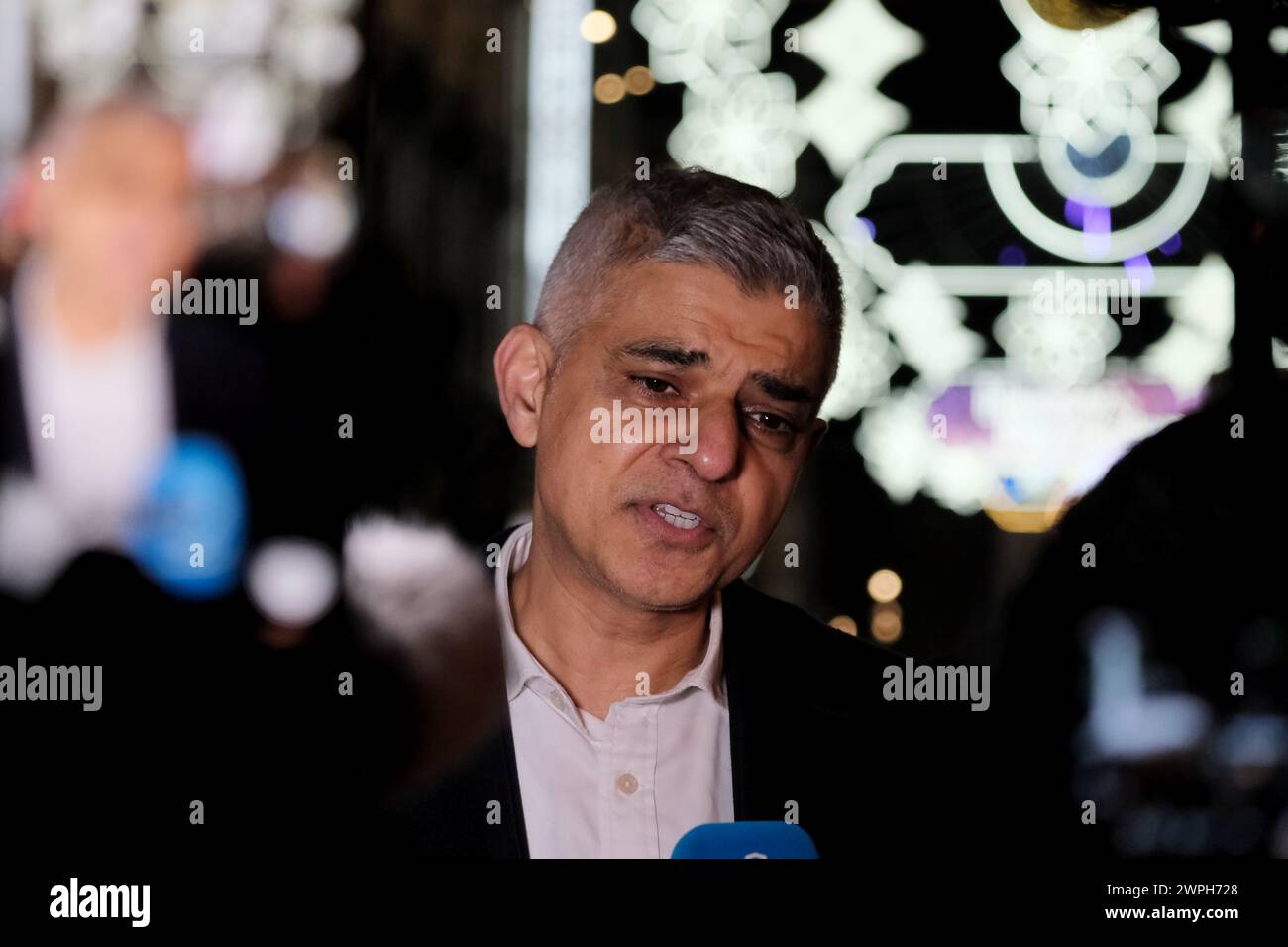 London, UK, 7. März 2024. Londons Bürgermeister Sadiq Khan schaltet die Ramadan-Lichter im West End ein, vor dem islamischen Fastenmonat. Quelle: Eleventh Photography/Alamy Live News Stockfoto