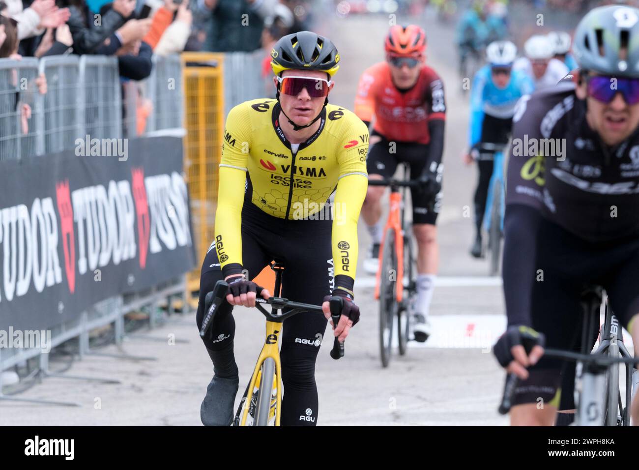 Giulianova, Italien. März 2024. Jonas Vingegaard Hansen vom Team Visma-Lease a Bike in Aktion während des 59. Tirreno-Adriatico 2024, Stage 4 von Arrone nach Giulianova. Quelle: SOPA Images Limited/Alamy Live News Stockfoto