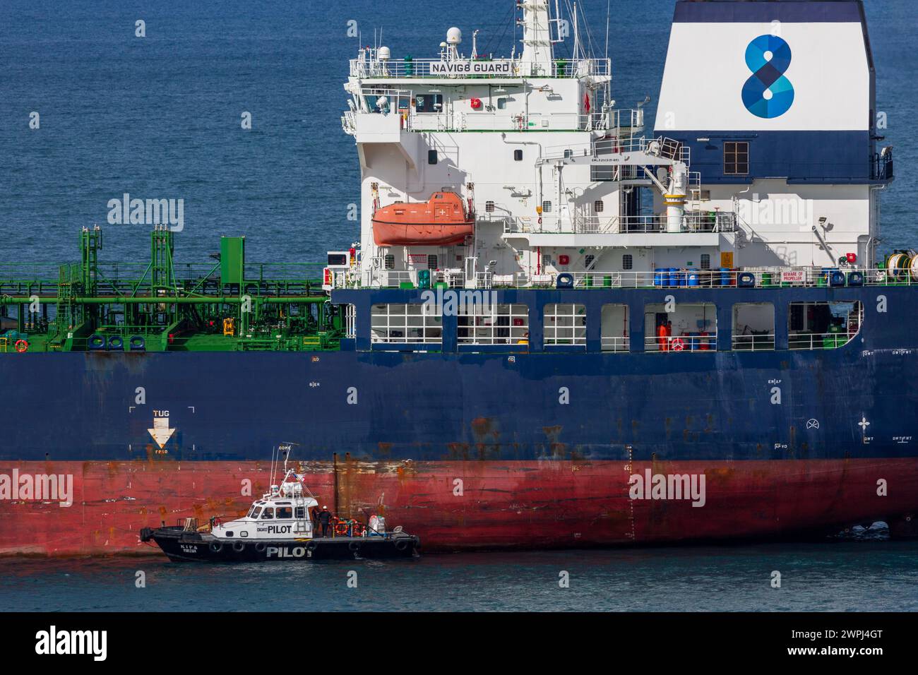 Öltanker, Punta Arenas, Magellan Strait, Magallanes Region, Chile, Südamerika Stockfoto