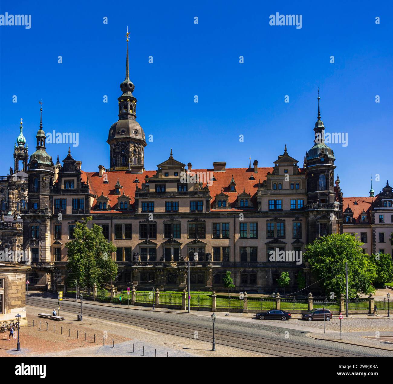 Residenzschloss Dresden, Sachsen, Deutschland Gebäudekomplex des Dresdner Residenzschlosses, in dem auch das weltberühmte Grüne Gewölbe untergebracht ist, Innere Altstadt von Dresden, Sachsen, Deutschland. Gebäudeensemble des Residenzschlosses Dresden, das auch das weltberühmte Grüne Gewölbe beherbergt, Innere Altstadt von Dresden, Sachsen, Deutschland. Stockfoto