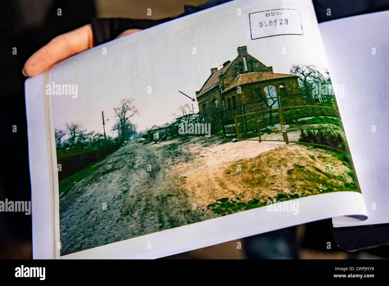 Historisches Foto vom Haus wo Winfried Freudenberg sein Luftballon gebaut hatte und aufsteigen ließ in Berlin am 26. Februar 2024. DDR Flucht - Winfried Freudenberg *** Historisches Foto des Hauses, in dem Winfried Freudenberg seinen Ballon gebaut und am 26. Februar 2024 in Berlin aufsteigen ließ Stockfoto