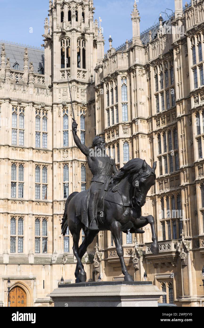 Großbritannien, London, Reiterstatue von Richard Coeur de Lion vor den Houses of parliament. Erstellt von Baron Carlo Marochetti im Jahr 1851. Stockfoto