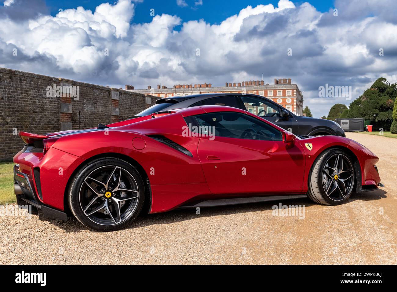 Ferrari 488 Supersportwagen im Concours of Elegance 2023, Hampton Court Palace, London Stockfoto