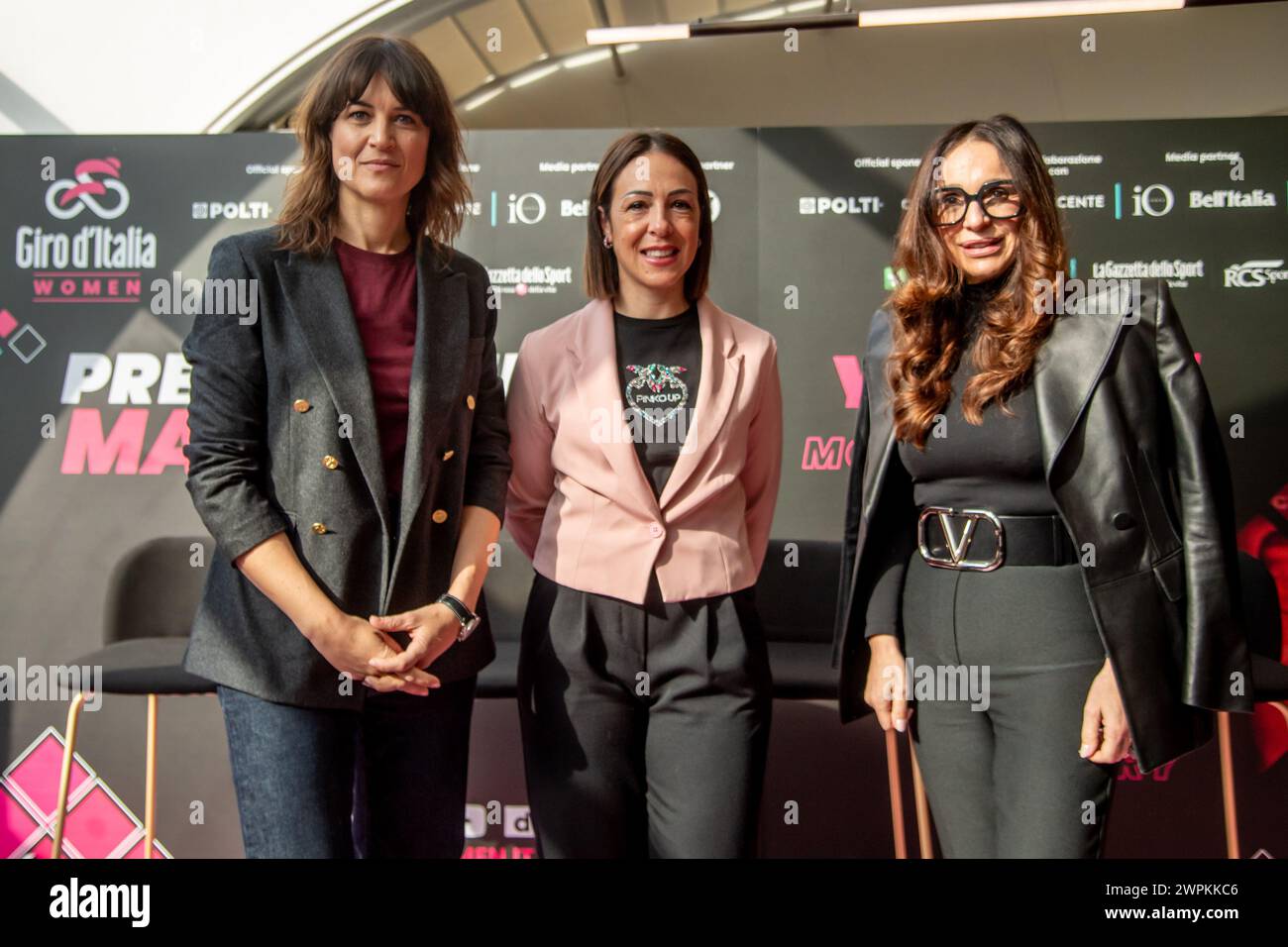Mailand, Italien. März 2024. Da destra, Francesca Polti, Marta Bastianelli e Barbara Mazzali alla präsentazione 'Maglia Rosa 2024' Giro d'Italia Women presso Rinascente - Sport - Milano, Italia - Venerdì 8 Marzo 2024(Foto Claudio Furlan/Lapresse) 'Maglia Rosa 2024' Giro d'Italia Frauenpräsentation in Rinascente - Sport - Mailand, Italien - Freitag, 8. März 2024 (Foto Claudio Furlan/Lapresse) Credit: LaPresse/Alamy Live News Stockfoto