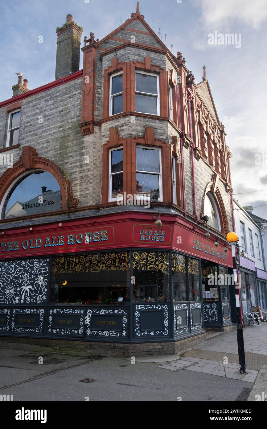 Die historische Fassade des Old Ale House Pubs im Stadtzentrum von Truro in Cornwall in Großbritannien. Stockfoto