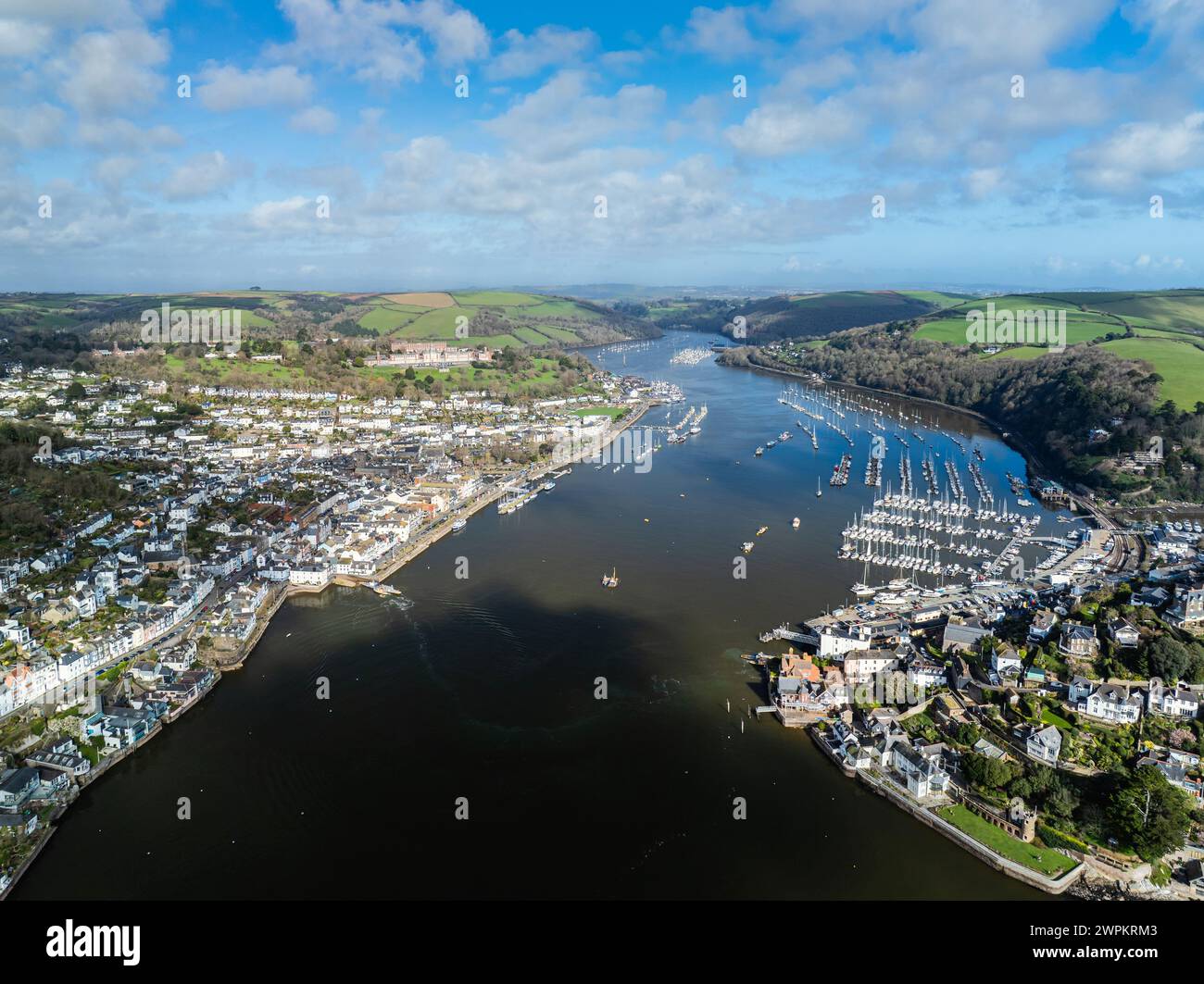 Dartmouth und Kingswear über dem Fluss Dart von einer Drohne, Devon, England, Europa Stockfoto