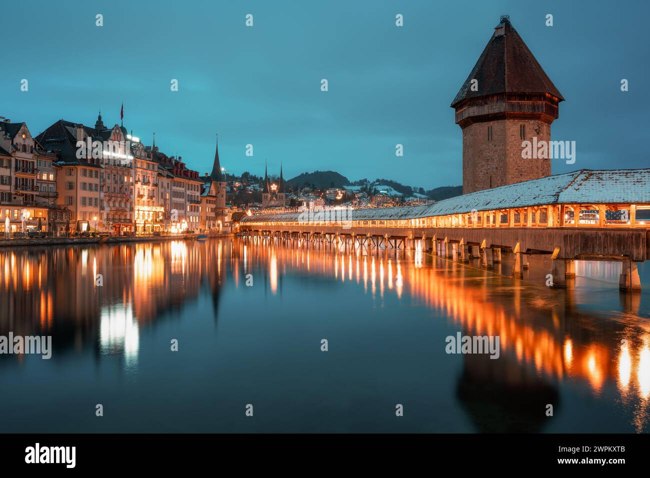Kapellbrücke im Winter, Holzsteg, Luzern, Schweiz, Europa Stockfoto