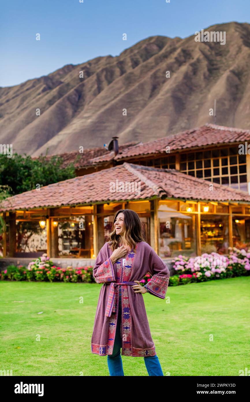 Frau im Heiligen Tal, Peru, Südamerika Stockfoto