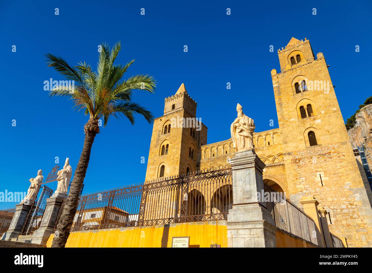 Kathedrale von Cefalu, römisch-katholische Basilika, normannischer Architekturstil, UNESCO-Weltkulturerbe, Provinz Palermo, Sizilien, Italien Stockfoto