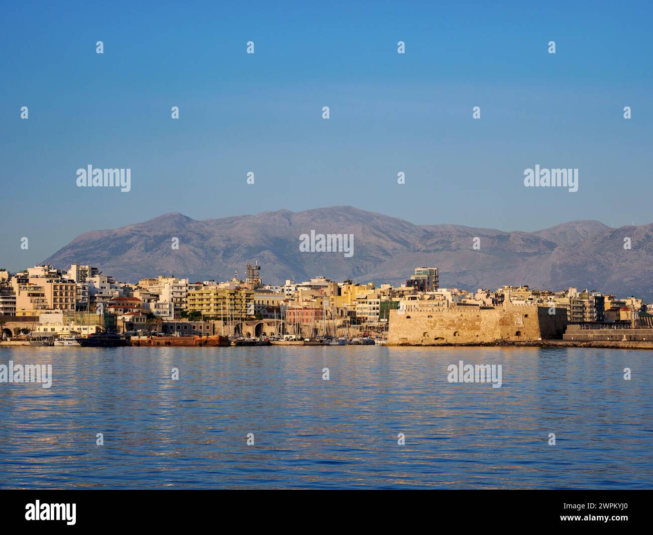 Blick auf die Festung Koules, Stadt Heraklion, Kreta, griechische Inseln, Griechenland, Europa Stockfoto