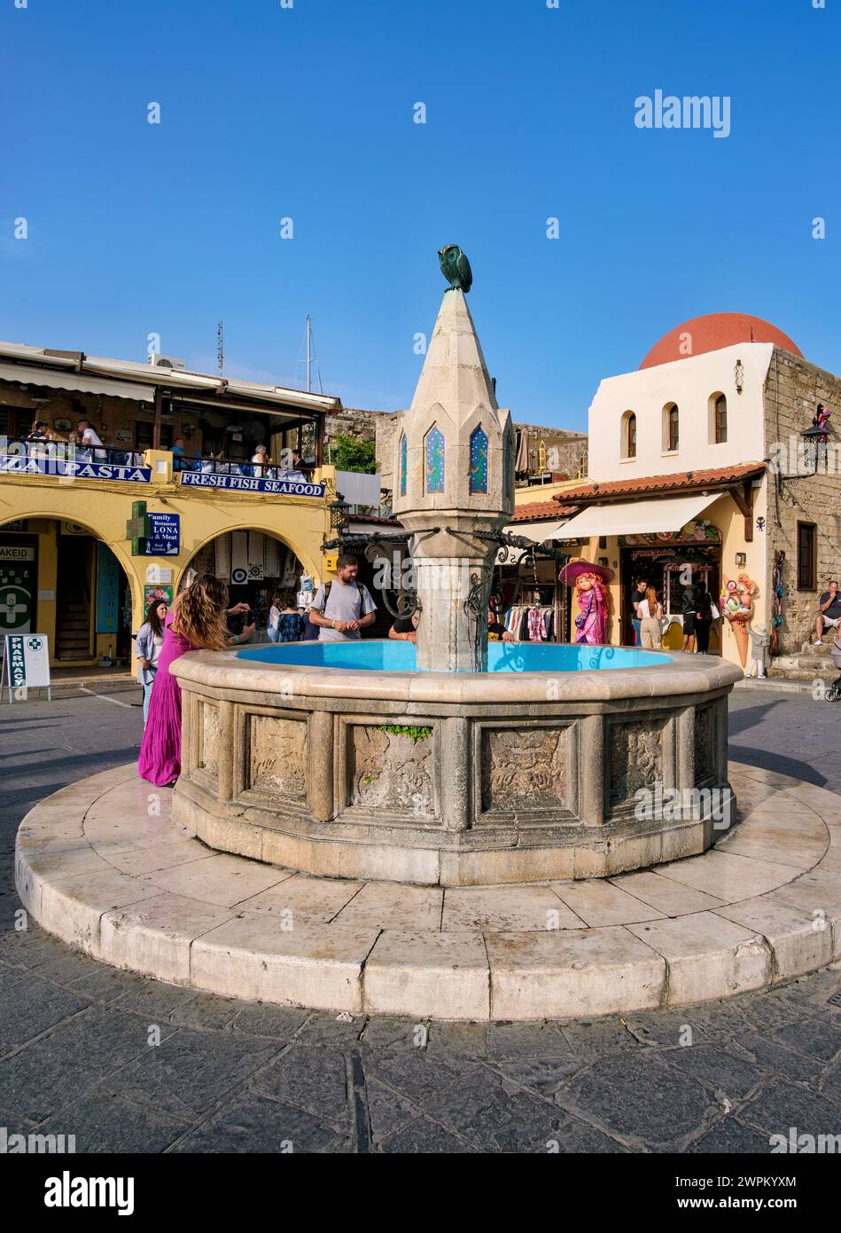 Brunnen am Hippokrates-Platz, mittelalterliche Altstadt, Rhodos-Stadt, Rhodos-Insel, Dodekanese, Griechische Inseln, Griechenland, Europa Stockfoto