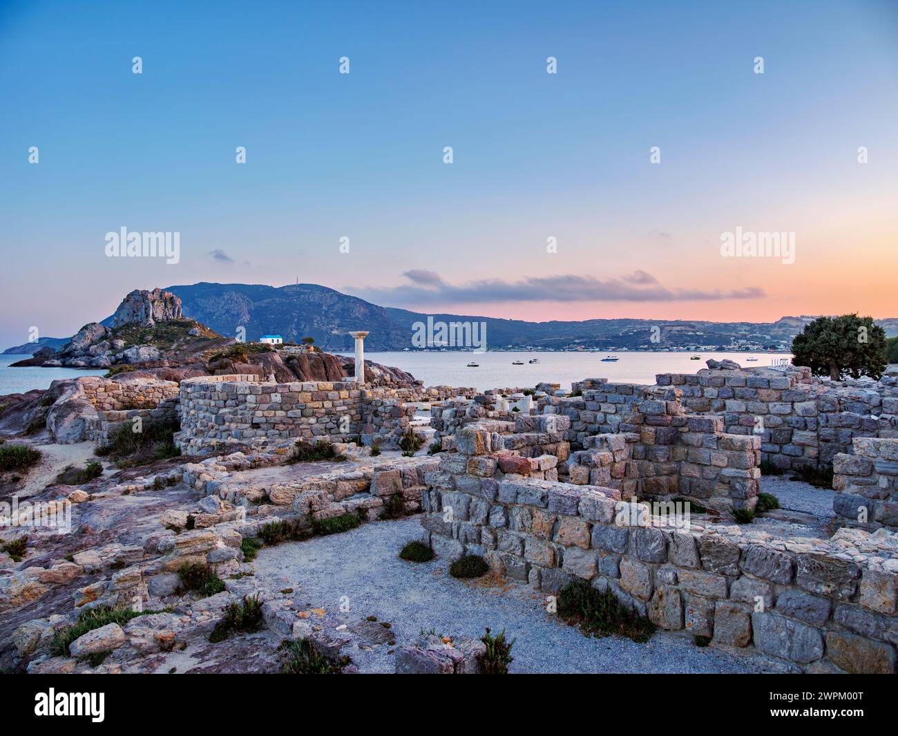 St. Ruinen der Basilika von Stefanos in der Abenddämmerung, Strand von Agios Stefanos, Insel Kos, Dodekanese, griechische Inseln, Griechenland, Europa Stockfoto