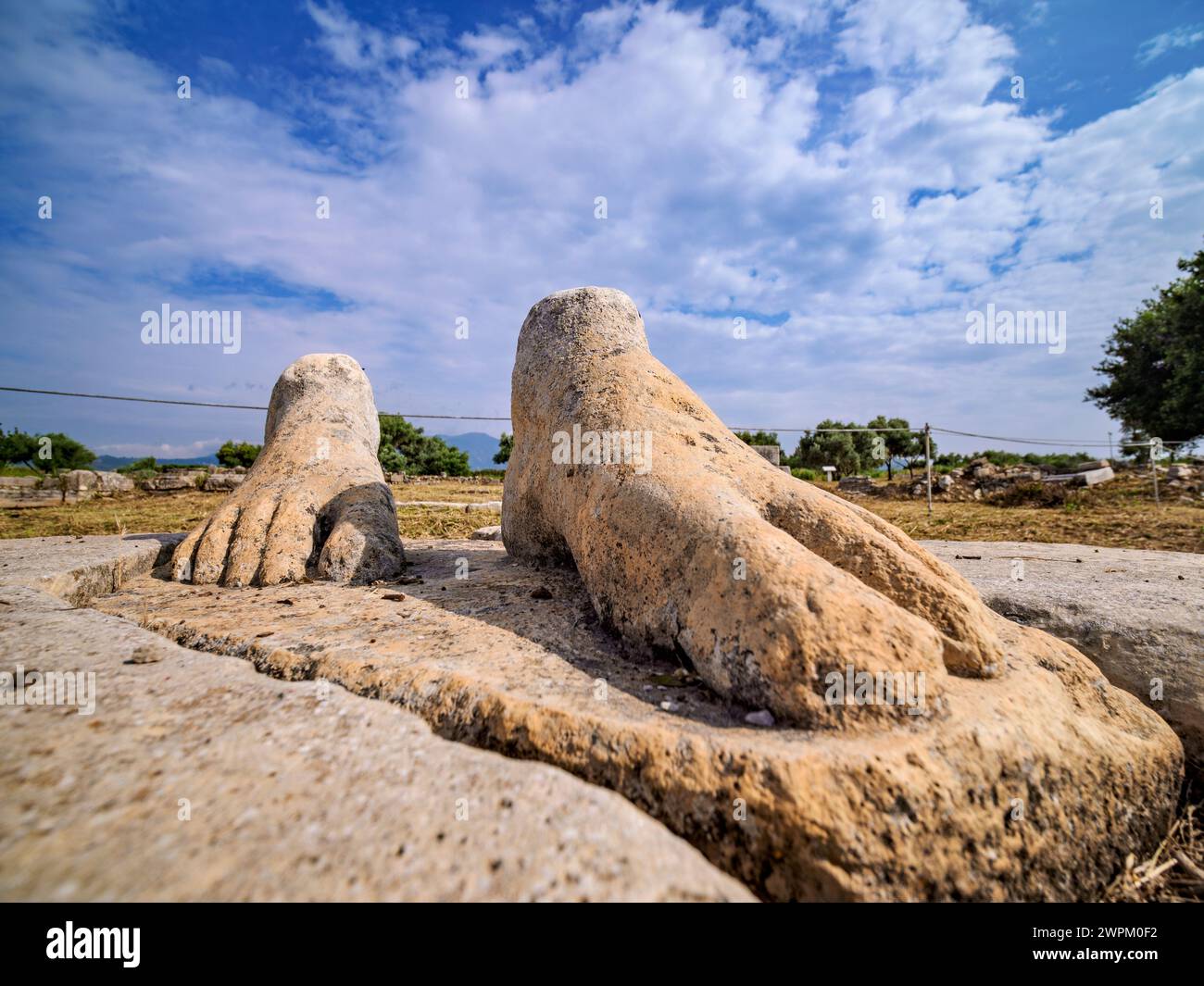 Skulpturenfüße im Heraion von Samos, UNESCO-Weltkulturerbe, Ireo, Samos, Nordägäis, griechische Inseln, Griechenland, Europa Stockfoto