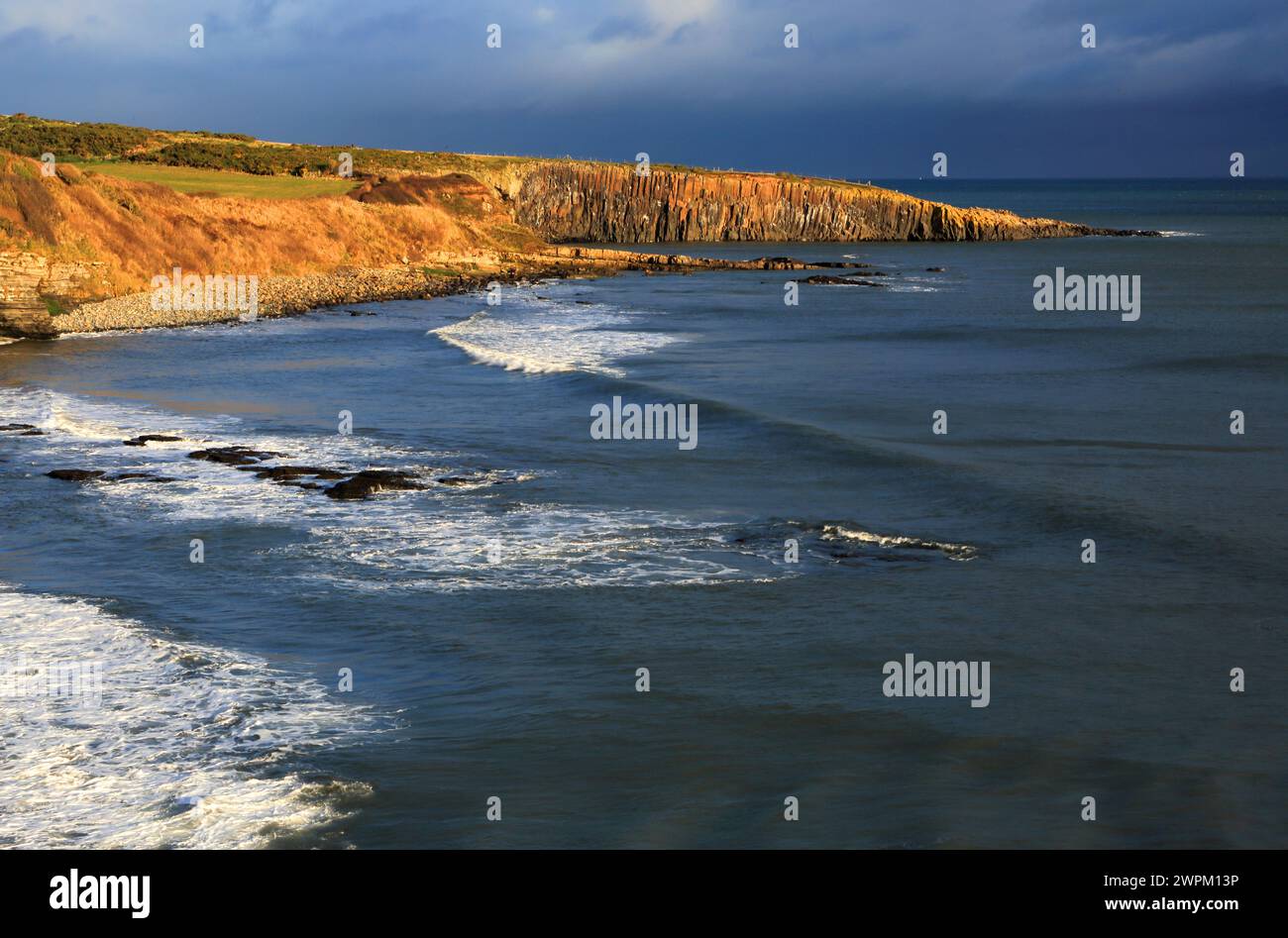Whin Sill Outcrop, Northumberland Coast, England, Vereinigtes Königreich, Europa Stockfoto