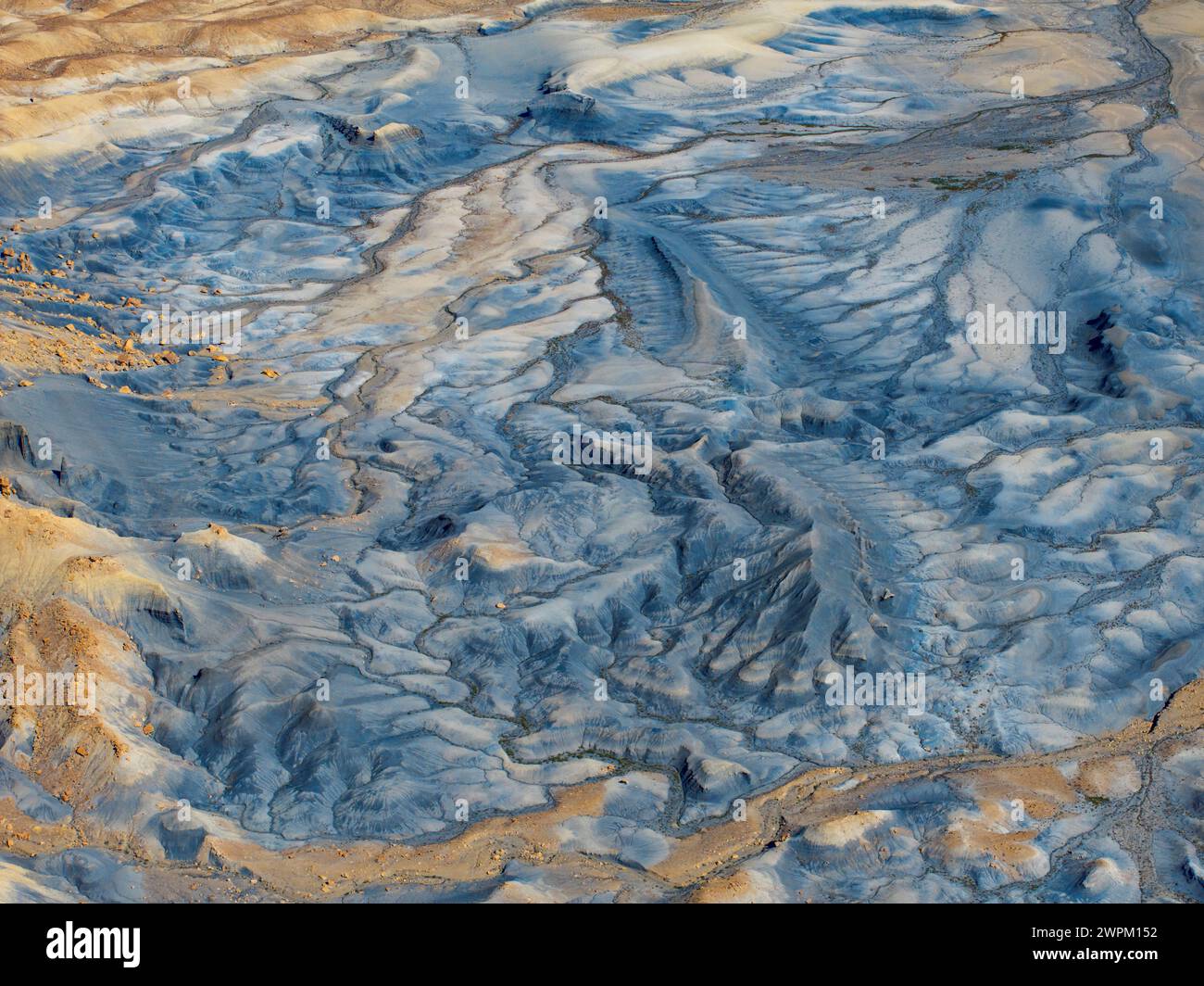 Abstrakte Luftaufnahme von Drohnen in der Nähe von Big Water an einem sonnigen Sommertag in Utah, USA, Nordamerika Stockfoto