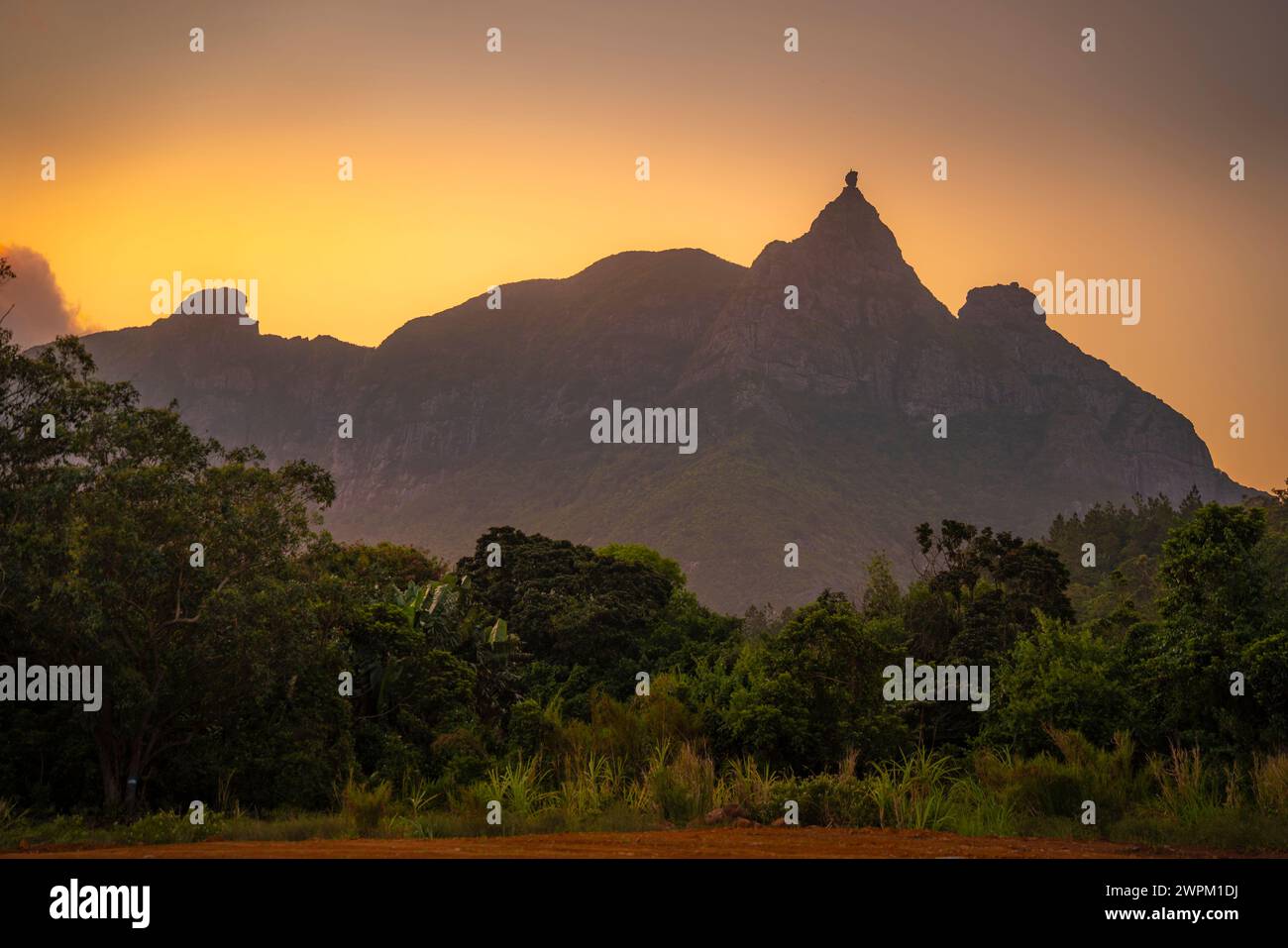 Blick auf die Long Mountains bei Sonnenuntergang in der Nähe von Beau Bois, Mauritius, Indischer Ozean, Afrika Stockfoto