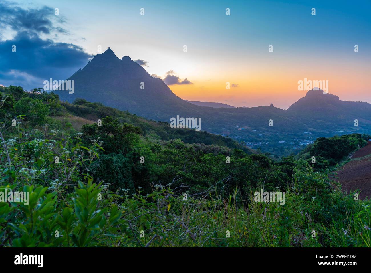 Blick auf die Long Mountains bei Sonnenuntergang in der Nähe von Beau Bois, Mauritius, Indischer Ozean, Afrika Stockfoto