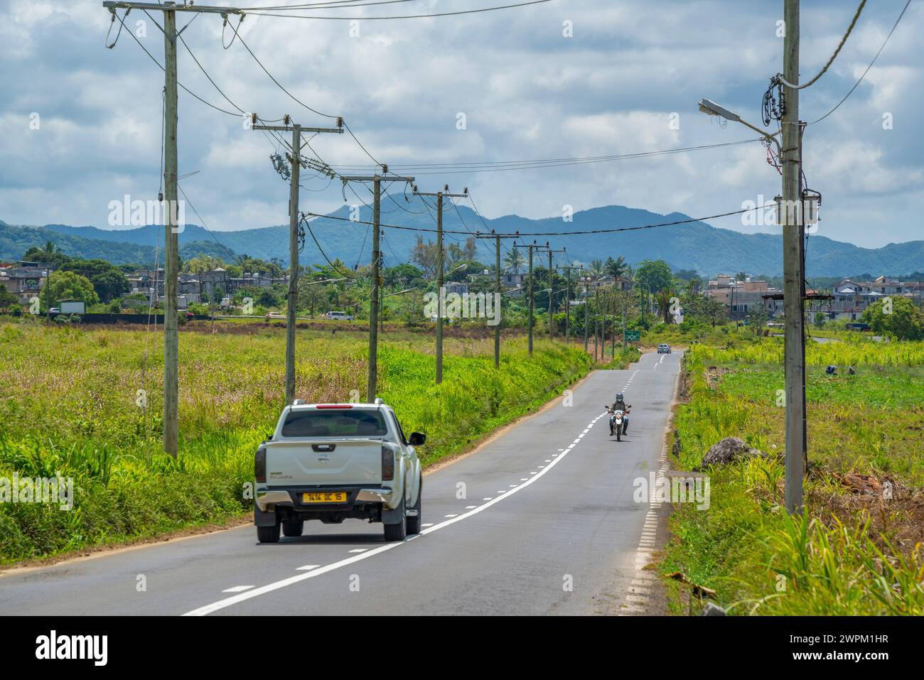 Blick auf Straße und Landschaft in der Nähe von Bois Cheri, Savanne District, Mauritius, Indischer Ozean, Afrika Stockfoto