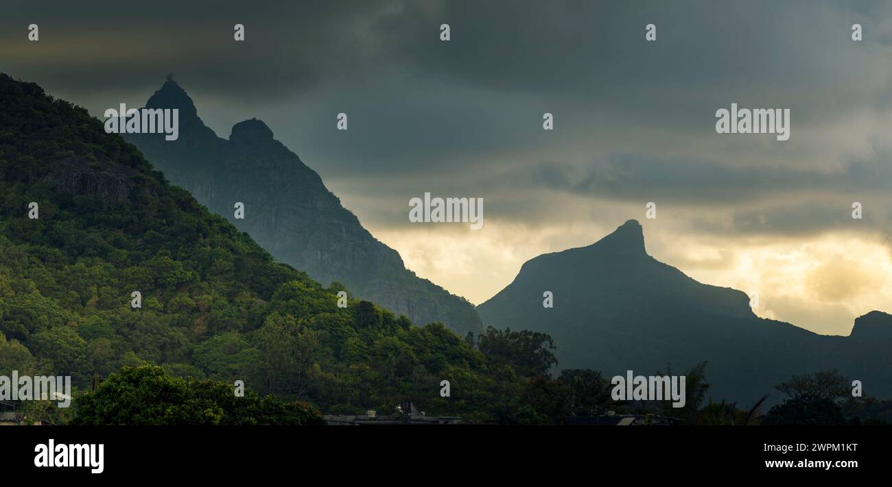 Blick auf Pieter und Long Mountain, Mauritius, Indischen Ozean, Afrika Stockfoto Blick auf Pieter und Long Mountain, Mauritius, Indischen Ozean, Afrika Stockfoto