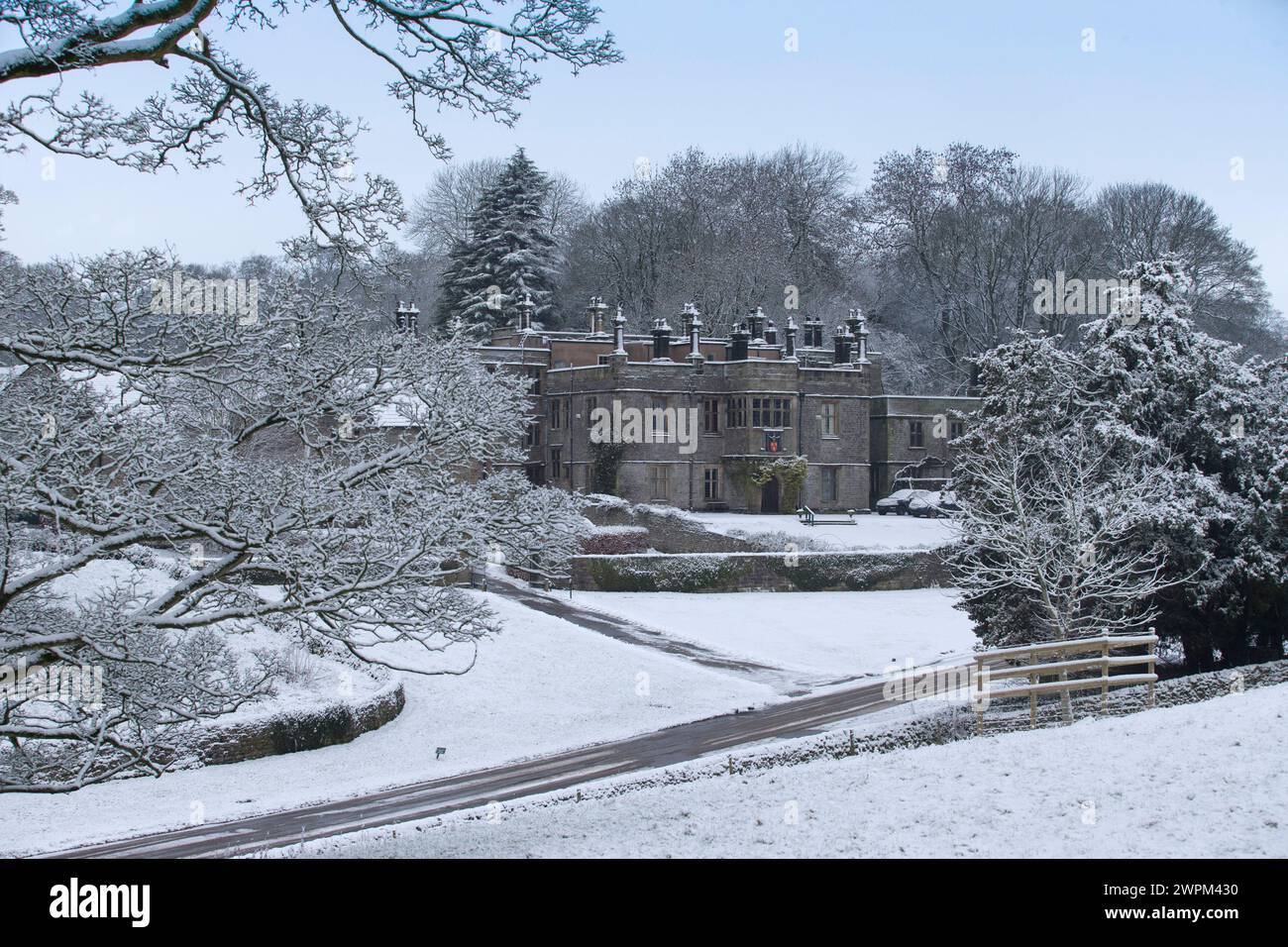 17/01/16 Schnee bedeckt Tissington Hall im Derbyshire Peak District in der Nähe von Ashbourne nach nächtlichem Schneefall. Alle Rechte vorbehalten: F Stop Press Ltd Stockfoto