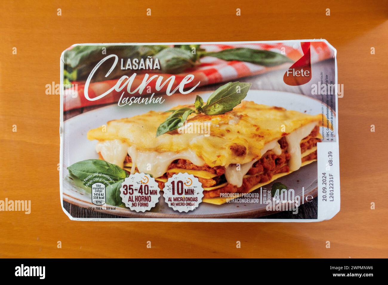 Paket Mit Gefrorenem Fleisch Lasagne, Verkauft In Portugal Von Flete Brand Lasana Carne 400 Gram Paket One Portion, 6. März 2024 Stockfoto