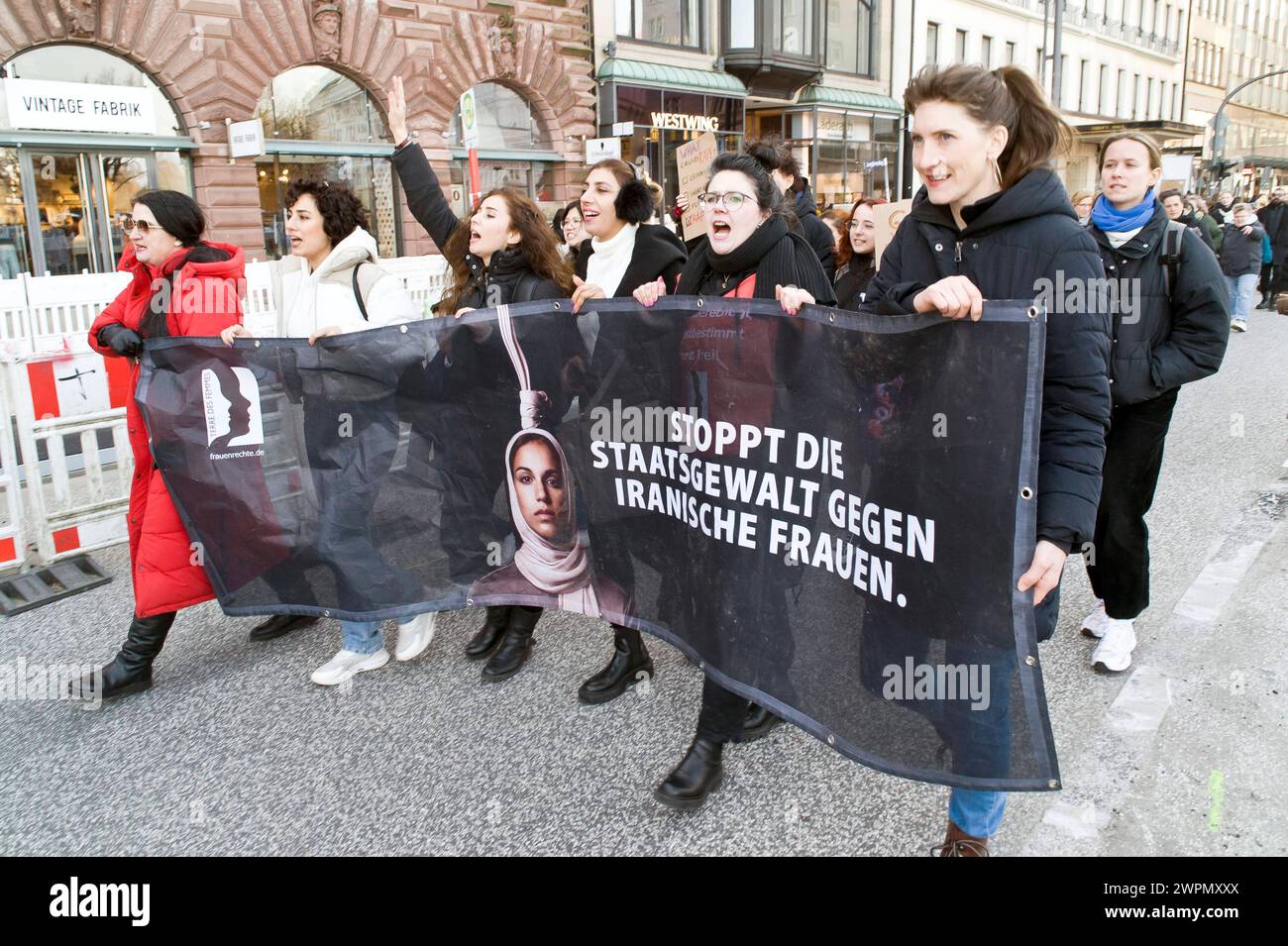 Frauentag: Demonstration in Hamburg 20240308ad905 internationaler Frauentag Weltfrauentag Frauenkampftag internationaler Frauenkampftag Frauentag Tag der Vereinten Nationen für die Rechte der Frau und den Weltfrieden Gleichberechtigung Frauenrechte Emanzipation Gleichstellung der Geschlechter Gleichstellungsjahr Frauenmarsch NEIN zur Geschlechterapartheid in Afghanistan und im Iran Ende Gender Apartheid in Afghanistan und Iran Hamburg Deutschland *** Frauentag Demonstration in Hamburg 20240308ad905 internationaler Frauentag Welttag Frauen Kampf Tag Internationale Frauen Stockfoto