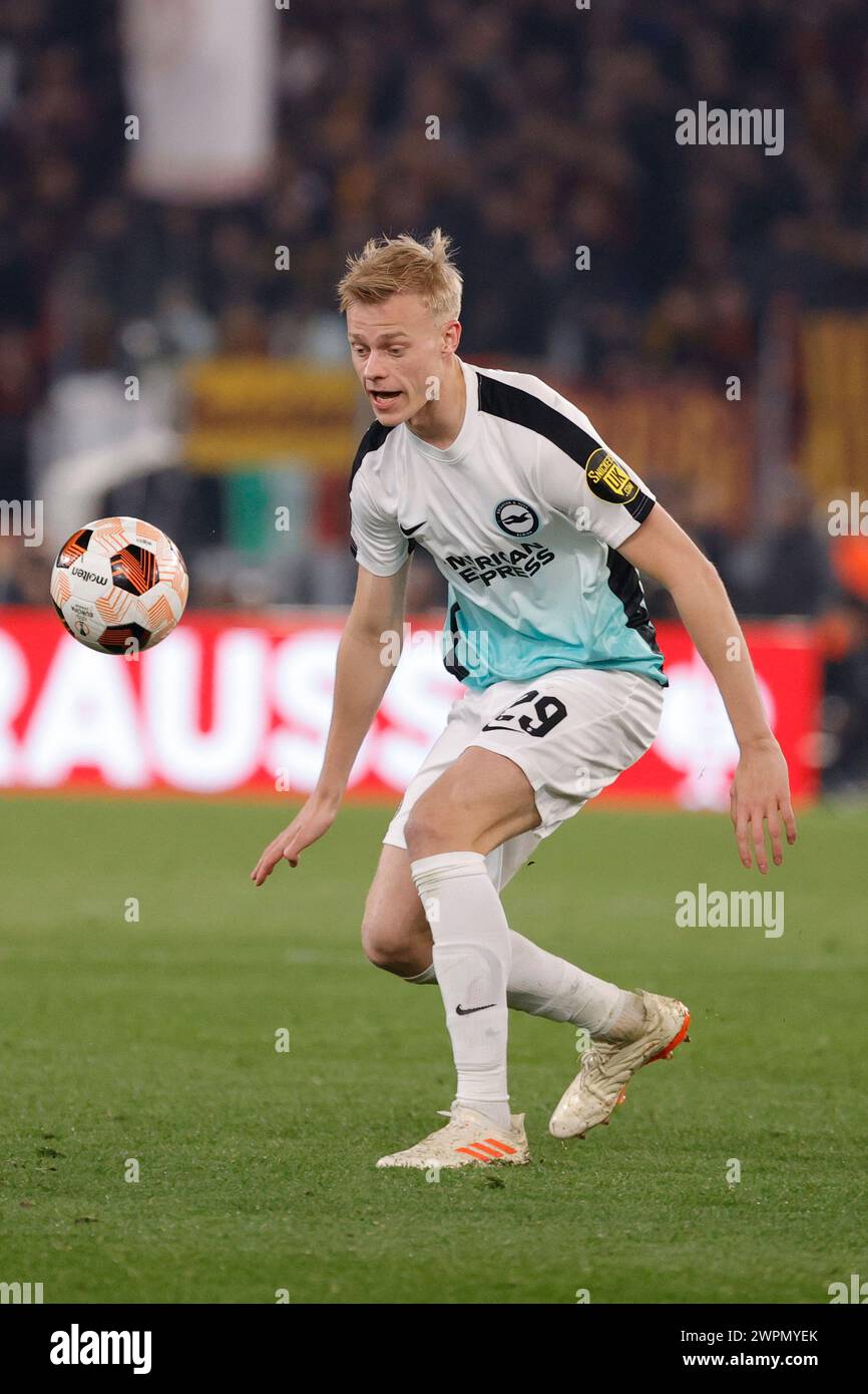 Jan Paul van Hecke aus Brighton kontrolliert den Ball im Achtelfinale der UEFA Europa League am 7. März 2024 in Rom, Italien. Stockfoto