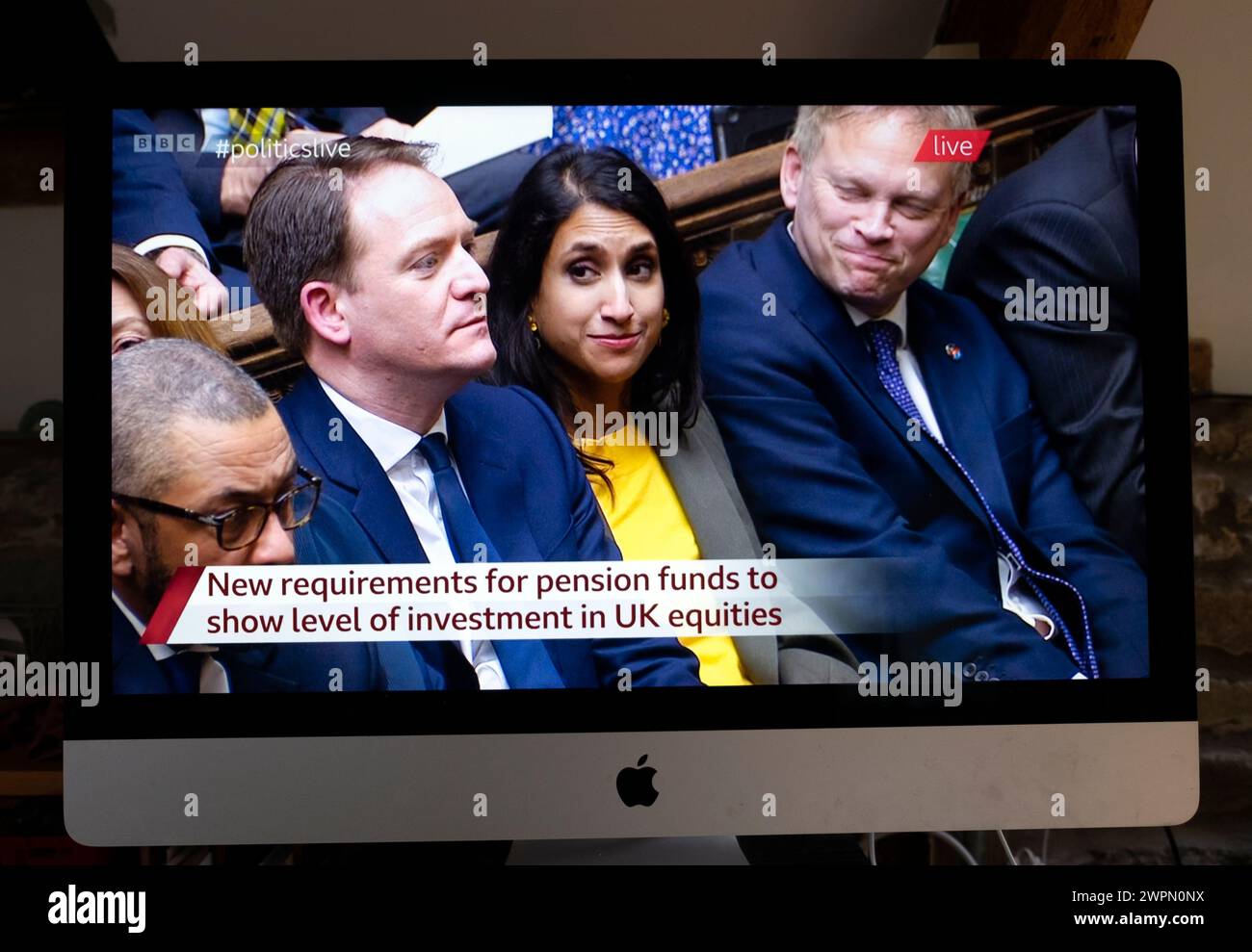 Jeremy Hunt Tory Conservative Chancellor of the Exchequer übergibt am 6. März den Frühjahrshaushalt 2024 an das britische Unterhaus London England Stockfoto