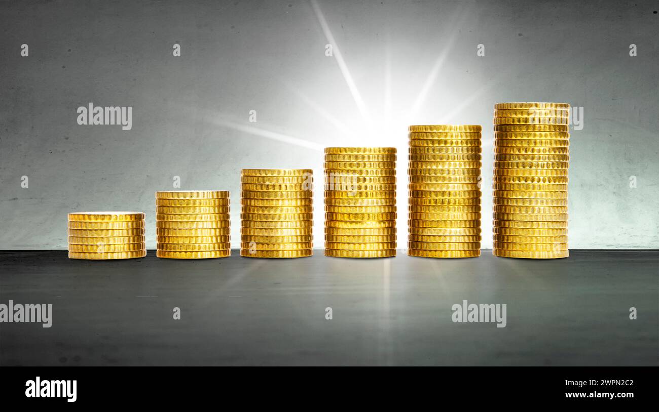 Stapel von Geldmünzen in aufsteigender Reihenfolge [M] Stockfoto