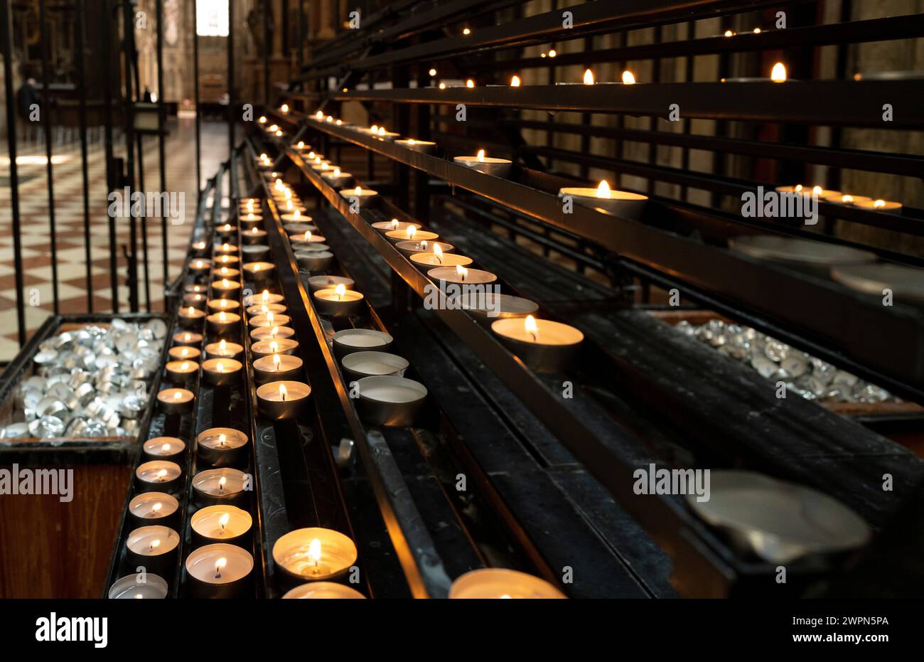 St. Stephansdom, Wien, Österreich, Kerzen, Kircheneinrichtung Stockfoto