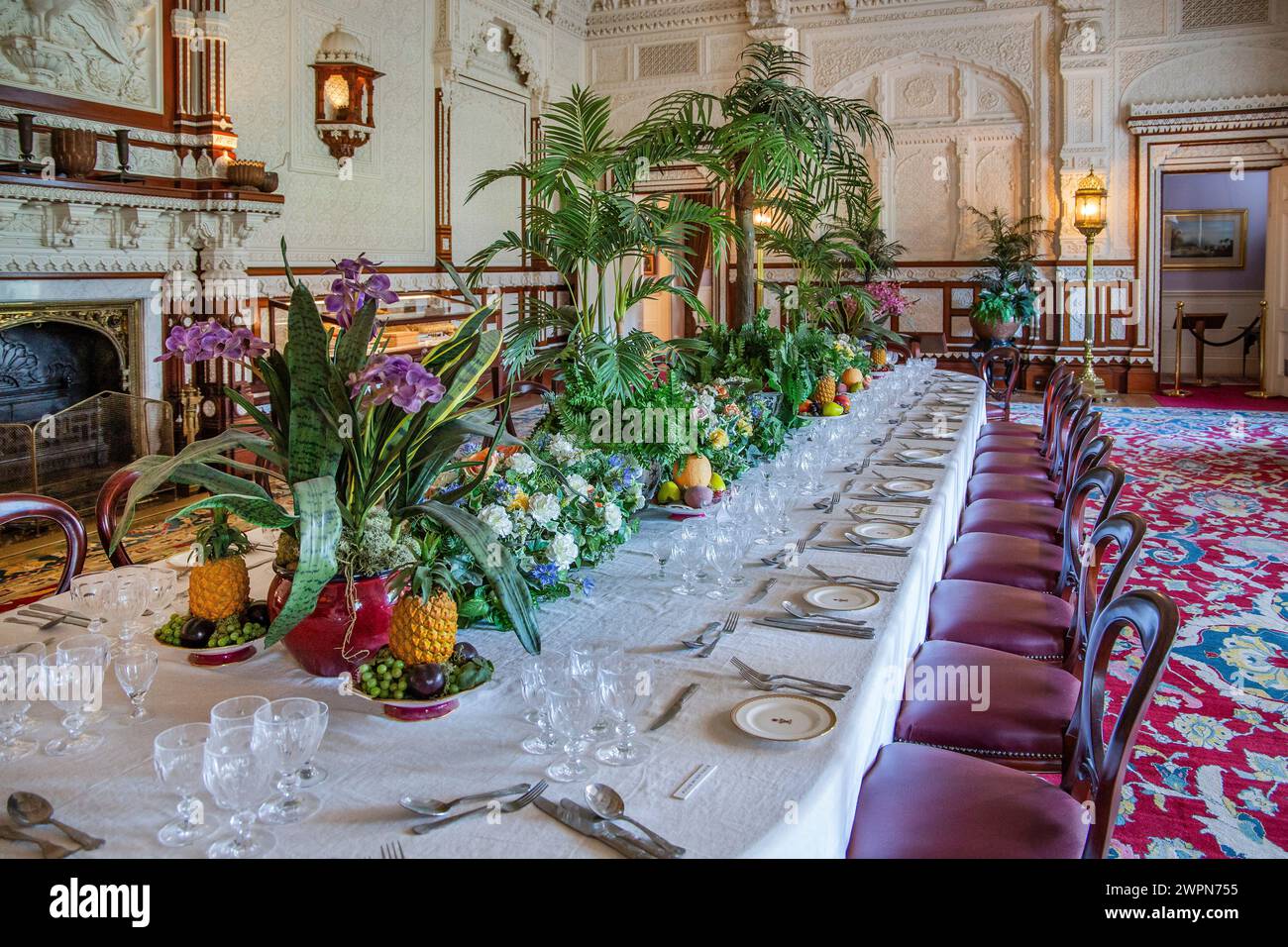 Banketttisch im Durbarroom Bankettsaal im Osborne House, Queen Victorias Sommerresidenz, Isle of Wight, Hampshire, Großbritannien, England Stockfoto