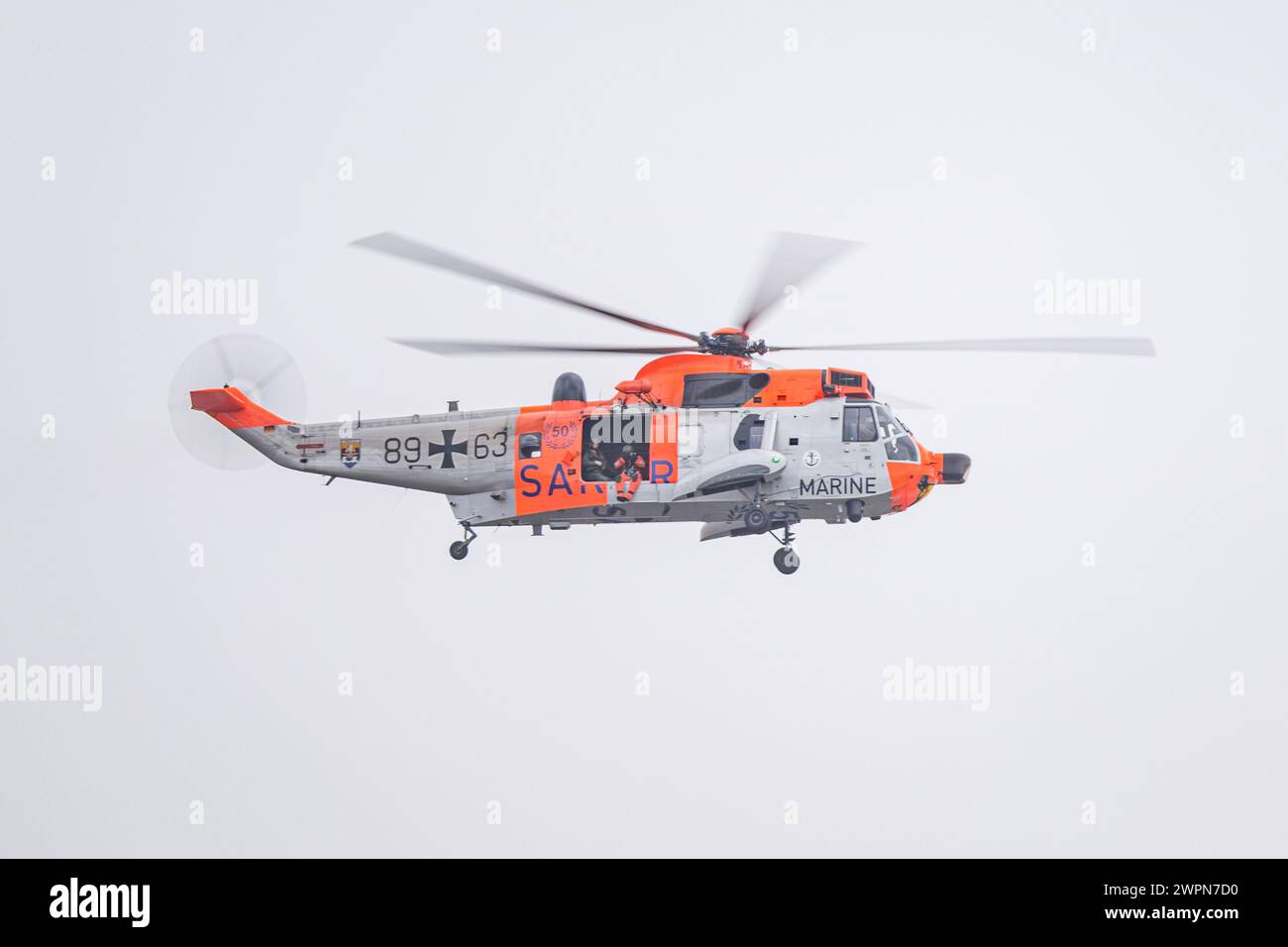 SAR-Hubschrauber in Aktion Stockfoto