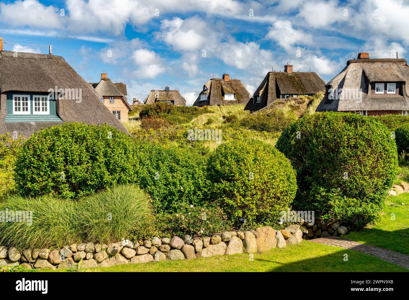Reetdachhäuser in der Nähe der Insel Sylt, Nordfriesland, Schleswig-Holstein, Deutschland, Europa Stockfoto